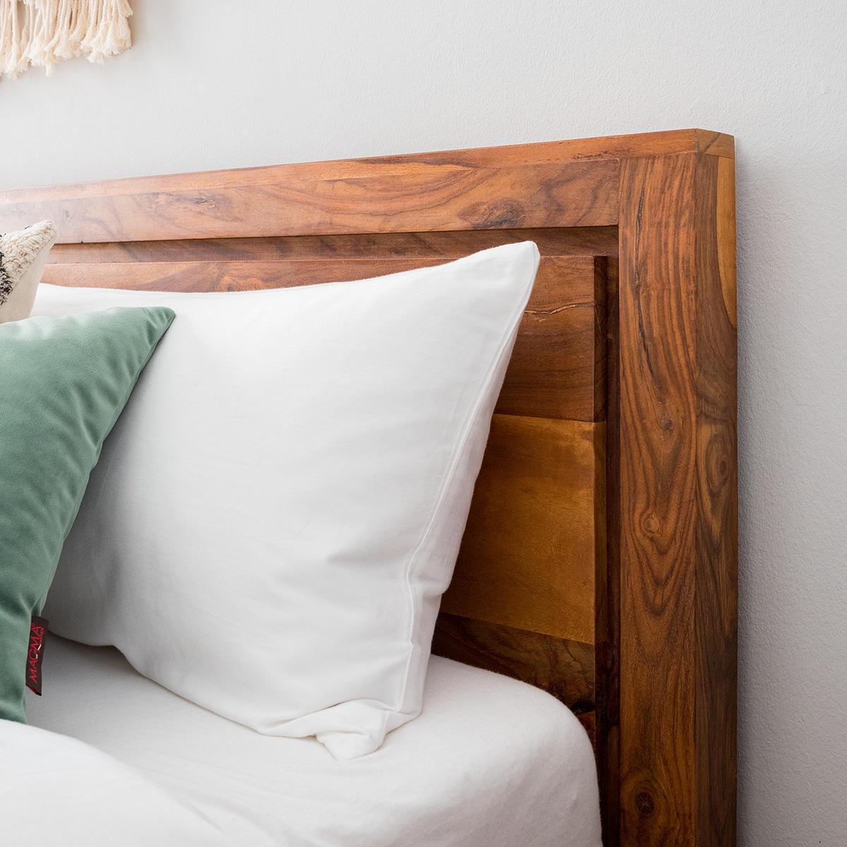 MASSIVHOLZBETT - Sheesam massiv - Sheeshamfarben, Holz (180/200cm) - home24