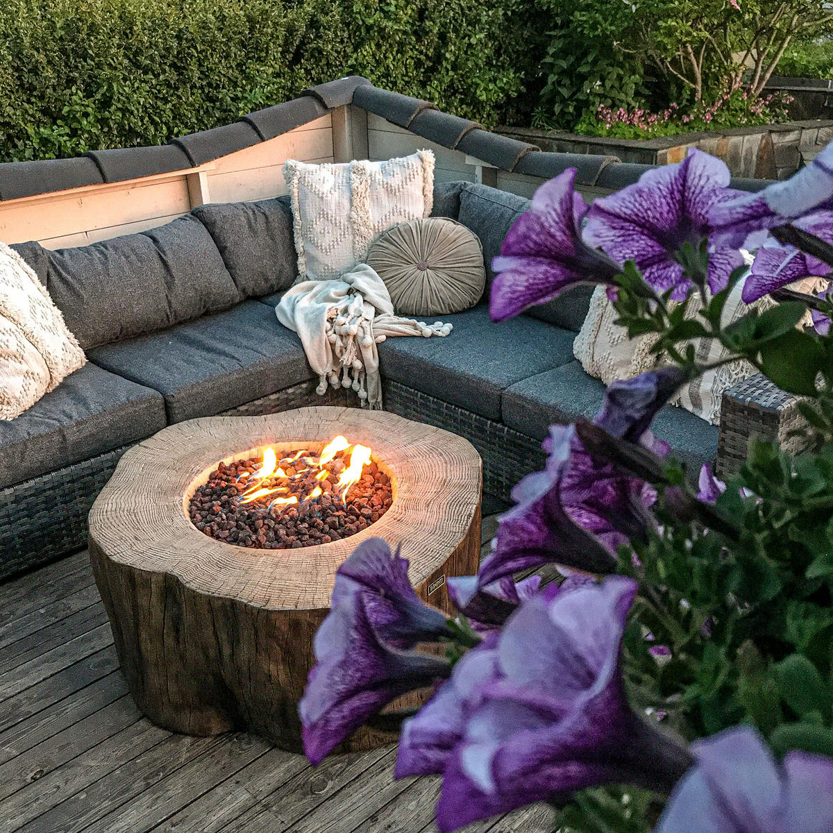 FEUERTISCH Manchester Gasfeuerstelle aus GF-Beton 106/100/43 cm - Rotbraun, Naturmaterialien (100/43/106cm) - Elementi