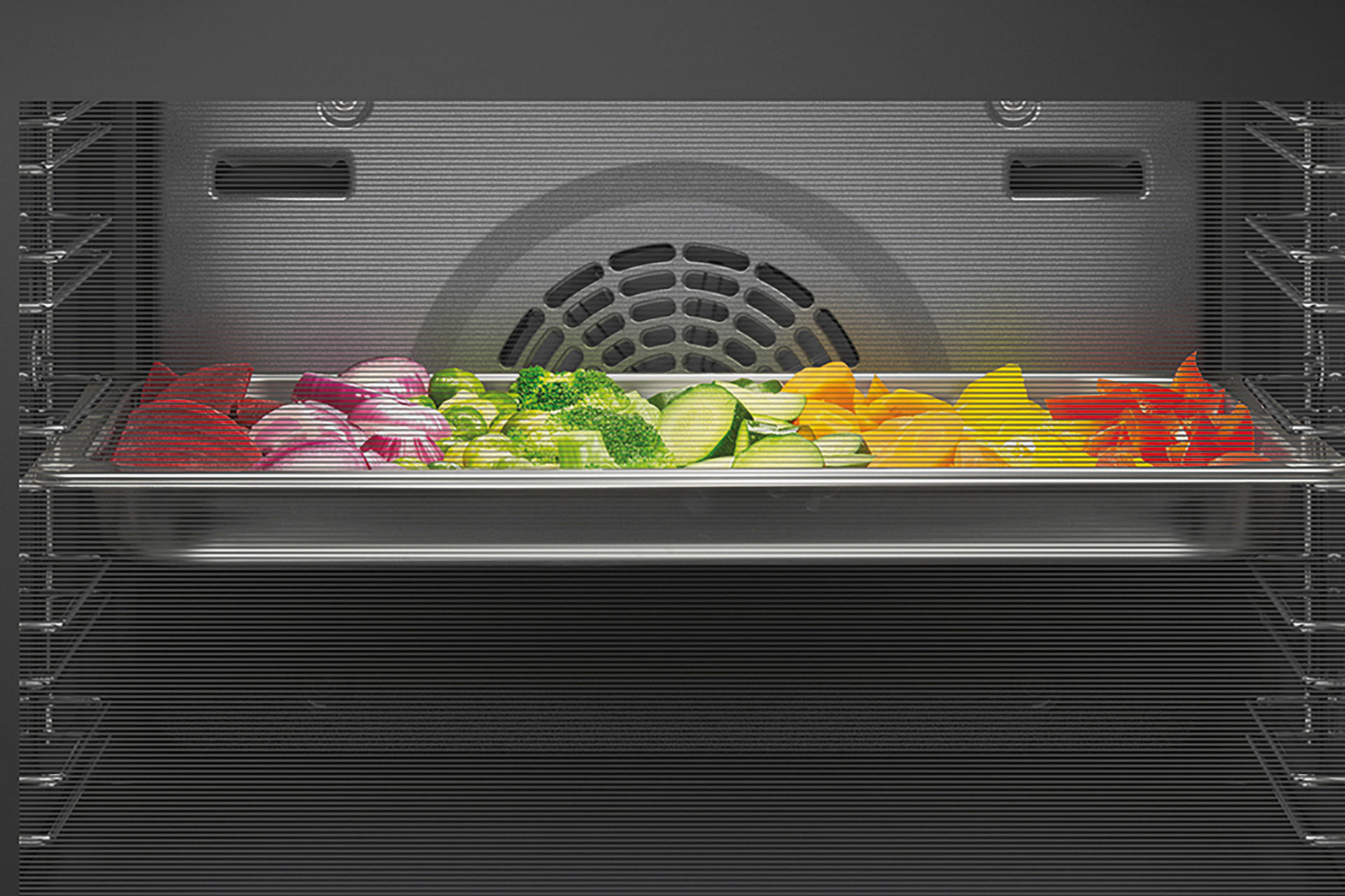 Gemüse auf einem Backblech in einem Dampfgarer