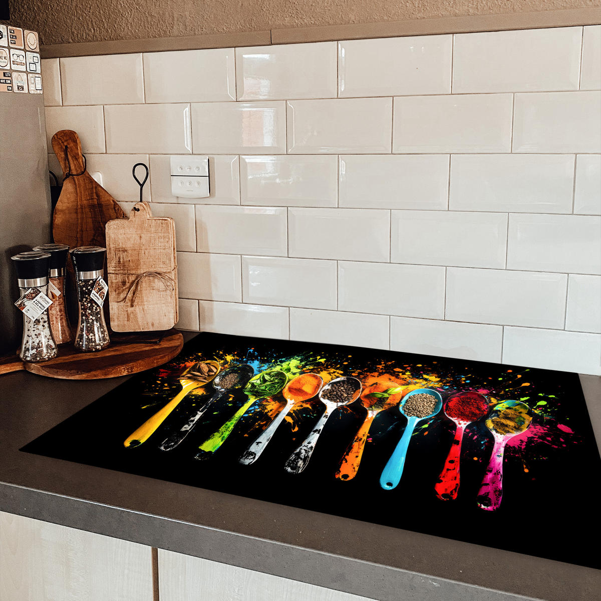 HERDABDECKPLATTE Löffel - Gewürze - Modern - Graffiti - Farbe - Farbenfroh Induktionsschutz 81.6x52.7 cm - Multicolor, Kunststoff (81.6/52.7/0.2cm) - MuchoWow