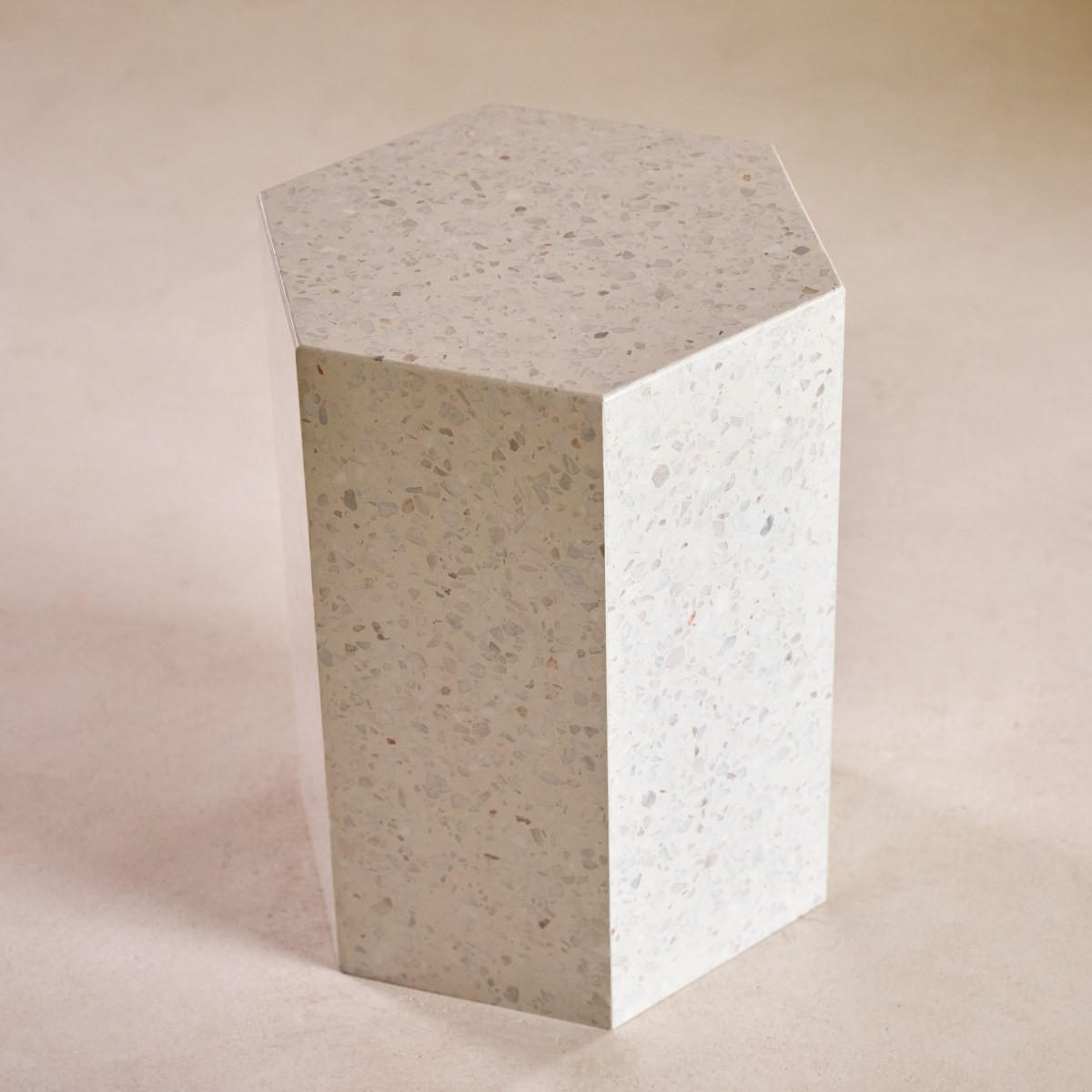 BEISTELLTISCH Zoé Weiß aus Premium-Terrazzo - Weiß, Stein (35/40/50cm) - Tikamoon