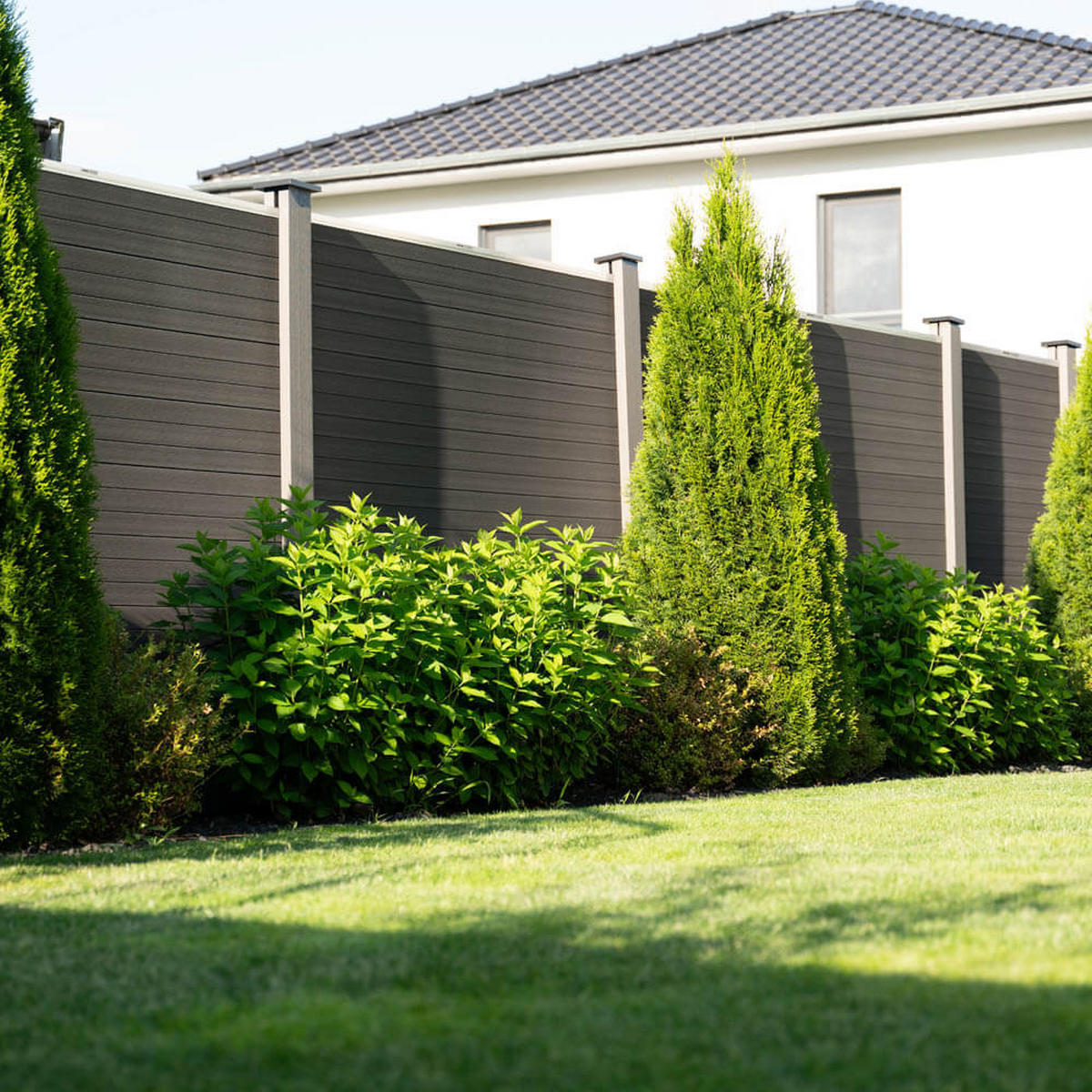 SICHTSCHUTZZAUN CALLADO - 1 x Element + 2 x Pfosten, ohne Schrägelement - Anthrazit, Kunststoff (170/180cm) - Home Deluxe