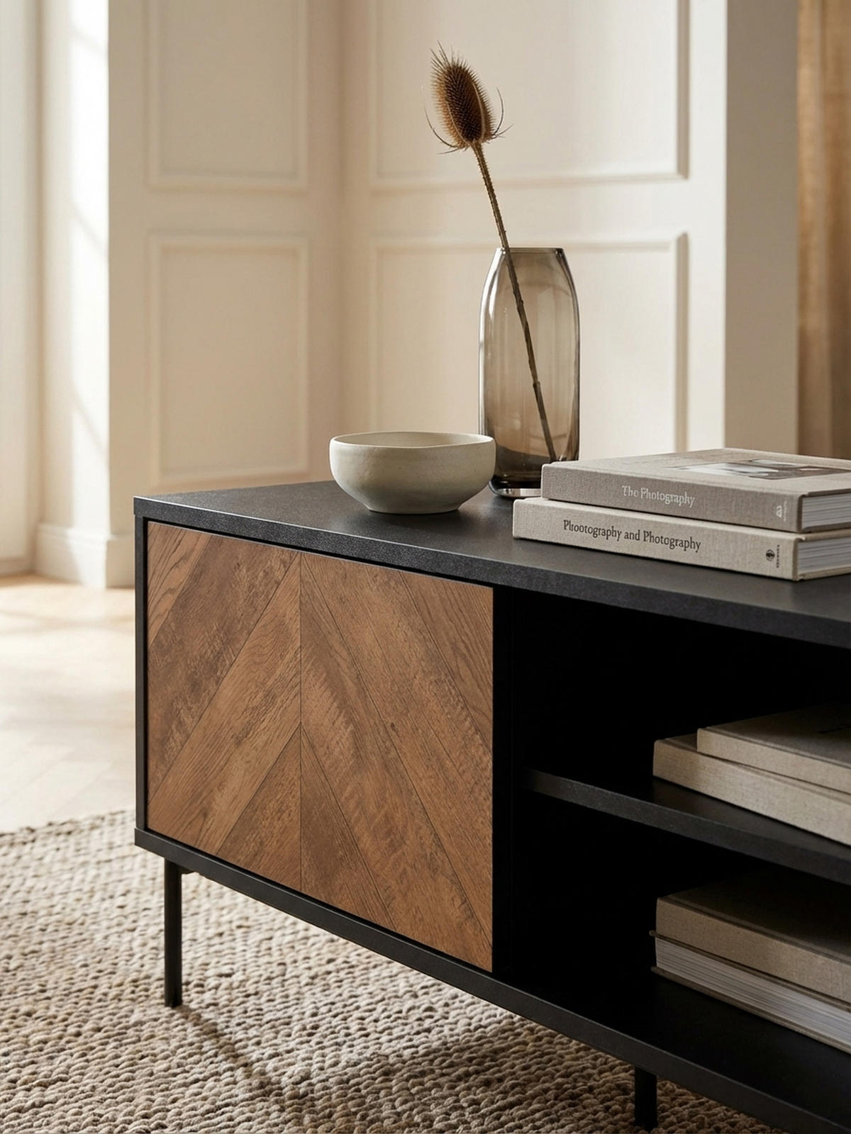 LOWBOARD Modern Stil mit V-Muster für 70-Zoll Fernseher - Schwarz, Holz/Metall (163/45/40cm) - KADIMA DESIGN