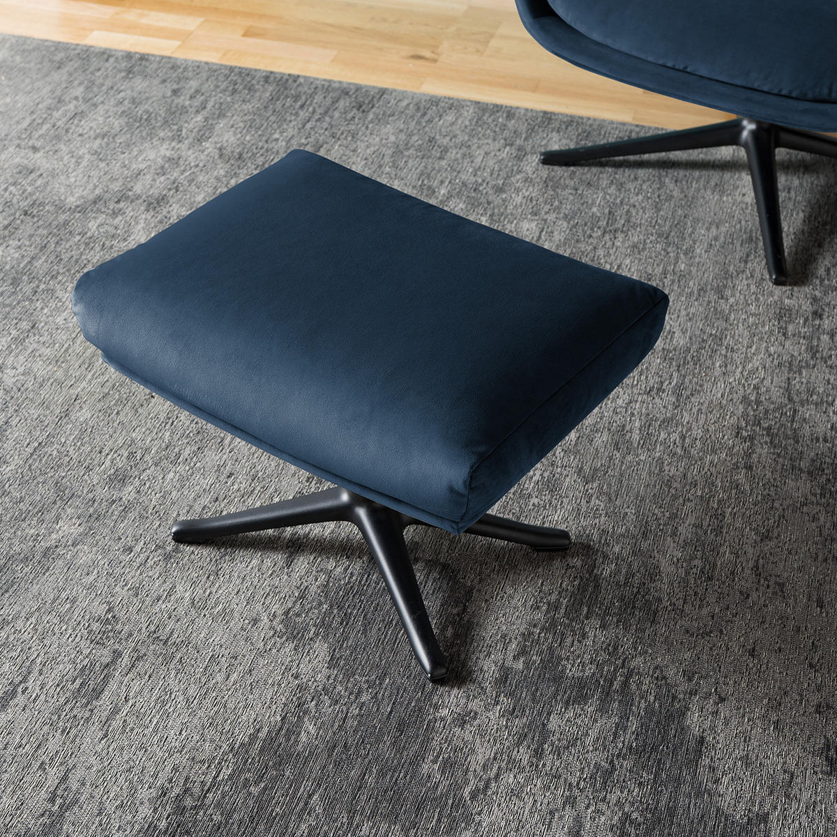 POLSTERHOCKER mit Kreuzfuß - Schwarz/Dunkelblau, Textil/Metall (51/37/41cm) - home24