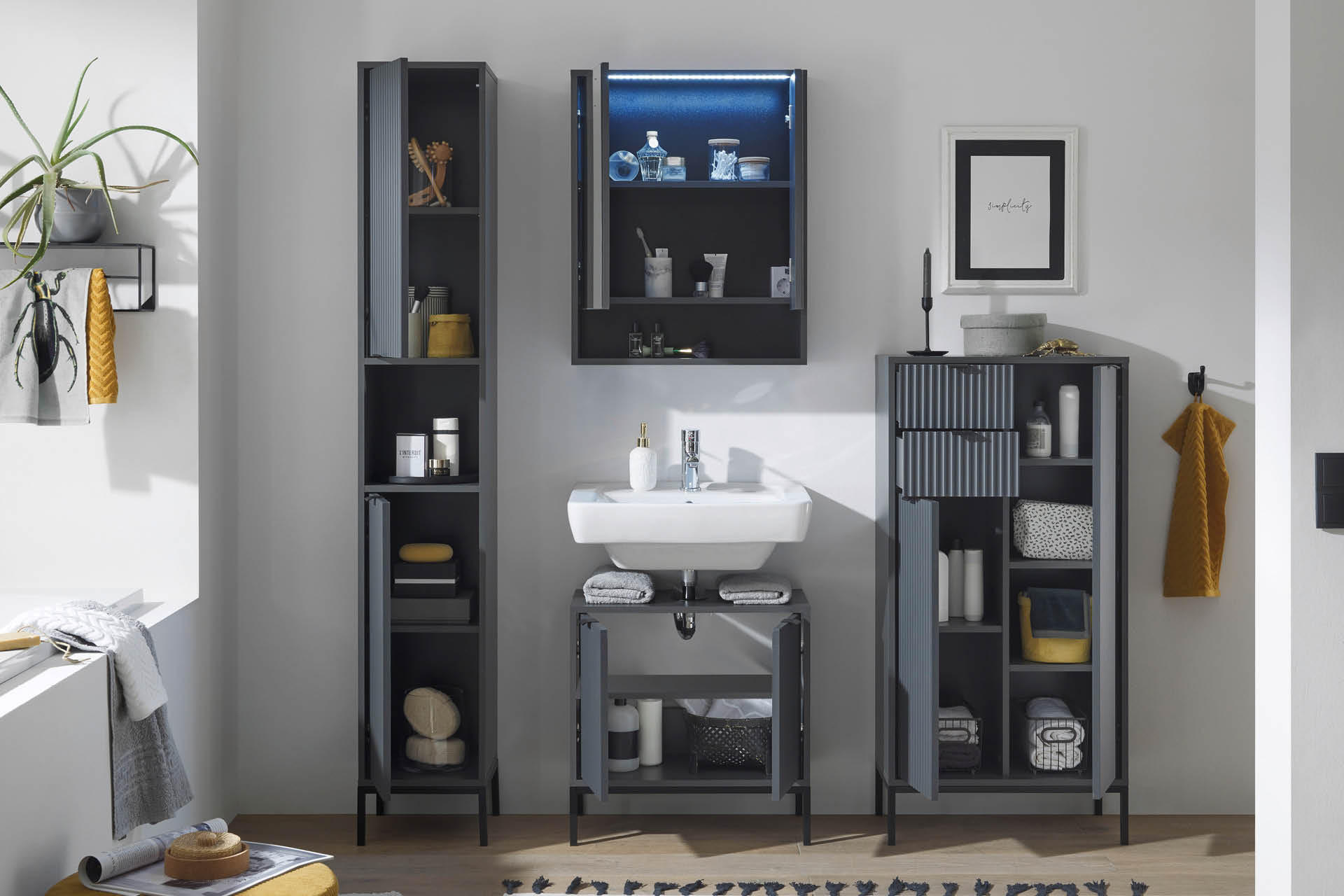 Badezimmer komplett in schwarz und grau, Serie LUCERA