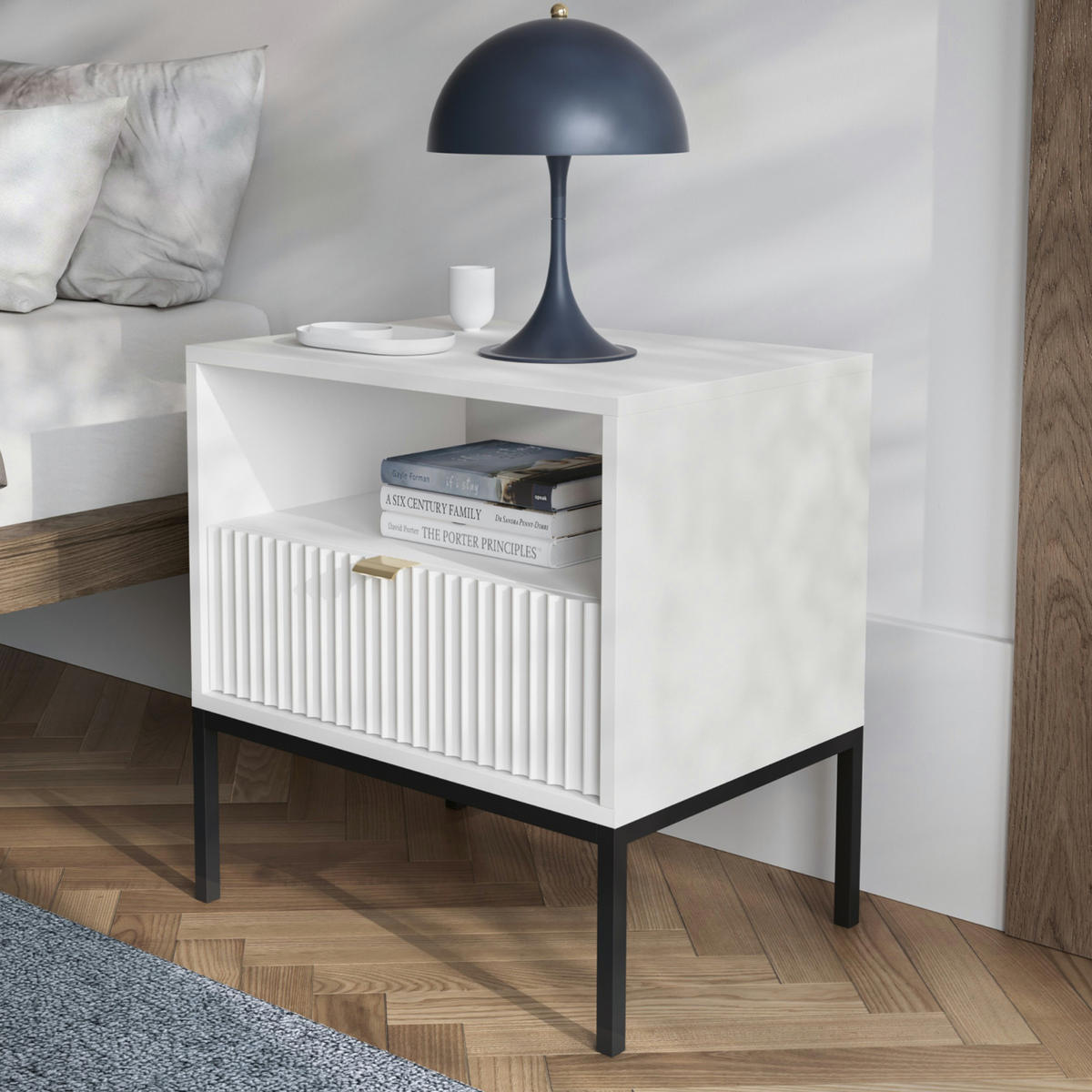 NACHTTISCH NANAIMO STO2-1S Profilierte Fronten, Weiß - Weiß, Holzwerkstoff/Kunststoff (54/56/39cm) - Komodee