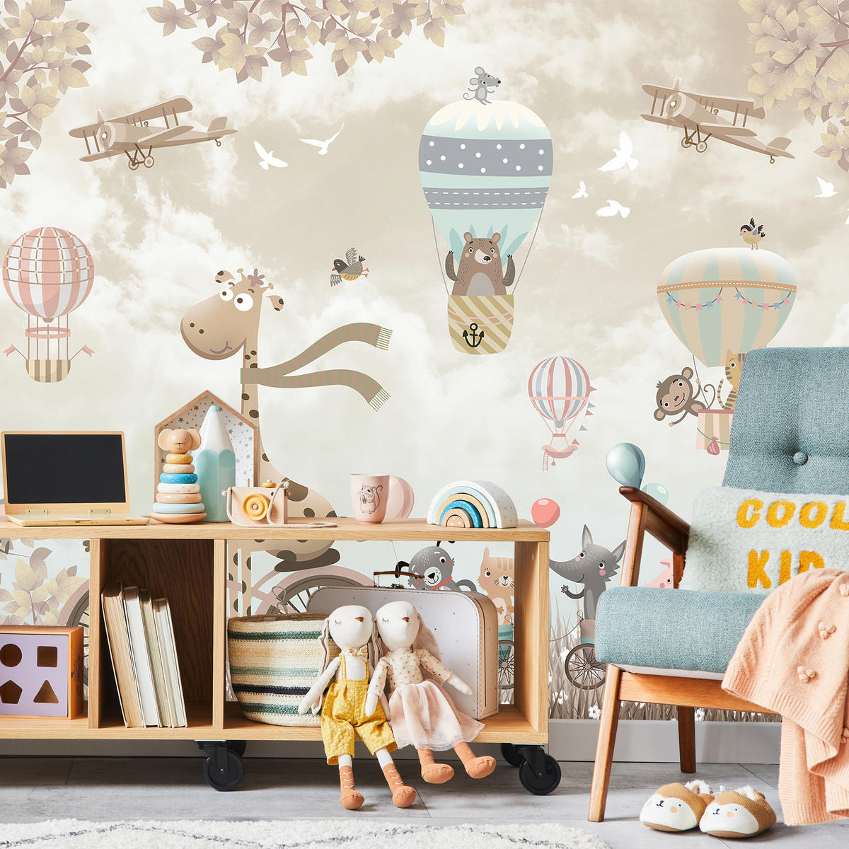 FOTOTAPETE Tiere auf Fahrrädern Luftballons Flugzeuge Pflanzen 450x315 - Blau/Beige, Papier (450/315cm) - Muralo
