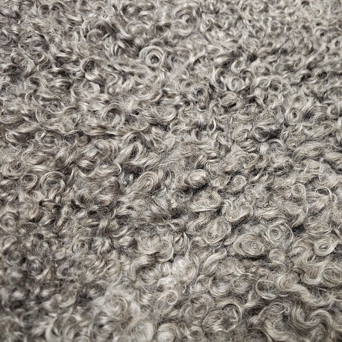 SCHAFFELL Gotland Naturgrau Lockig Unikat ca. 100 cm - Hellgrau, Fell (60/100cm) - Provellus
