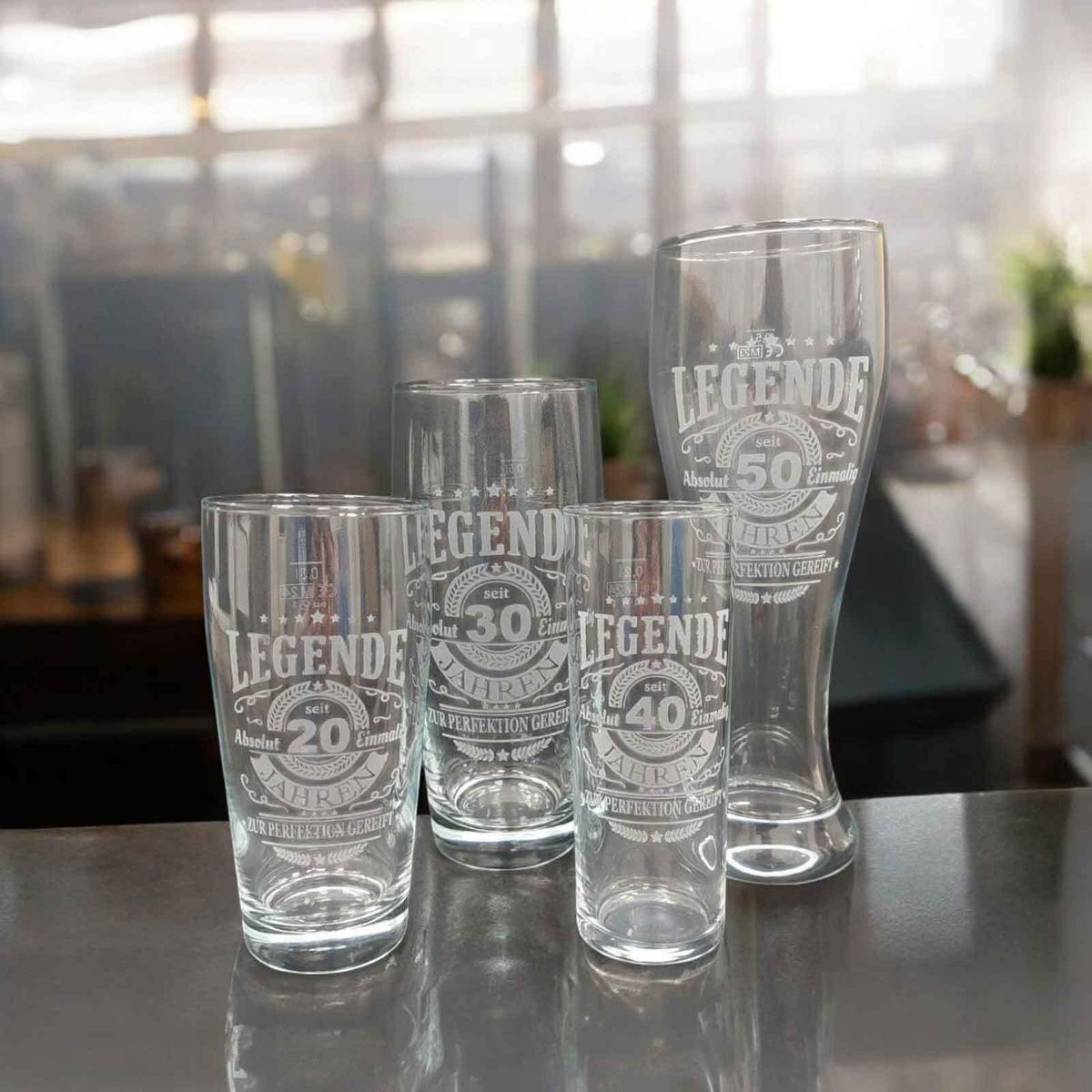 WEIZENBIERGLAS MIT GRAVUR Legende seit 80 Jahren transparent 0,5 l - Transparent, Glas (0.5L) - LUXENTU