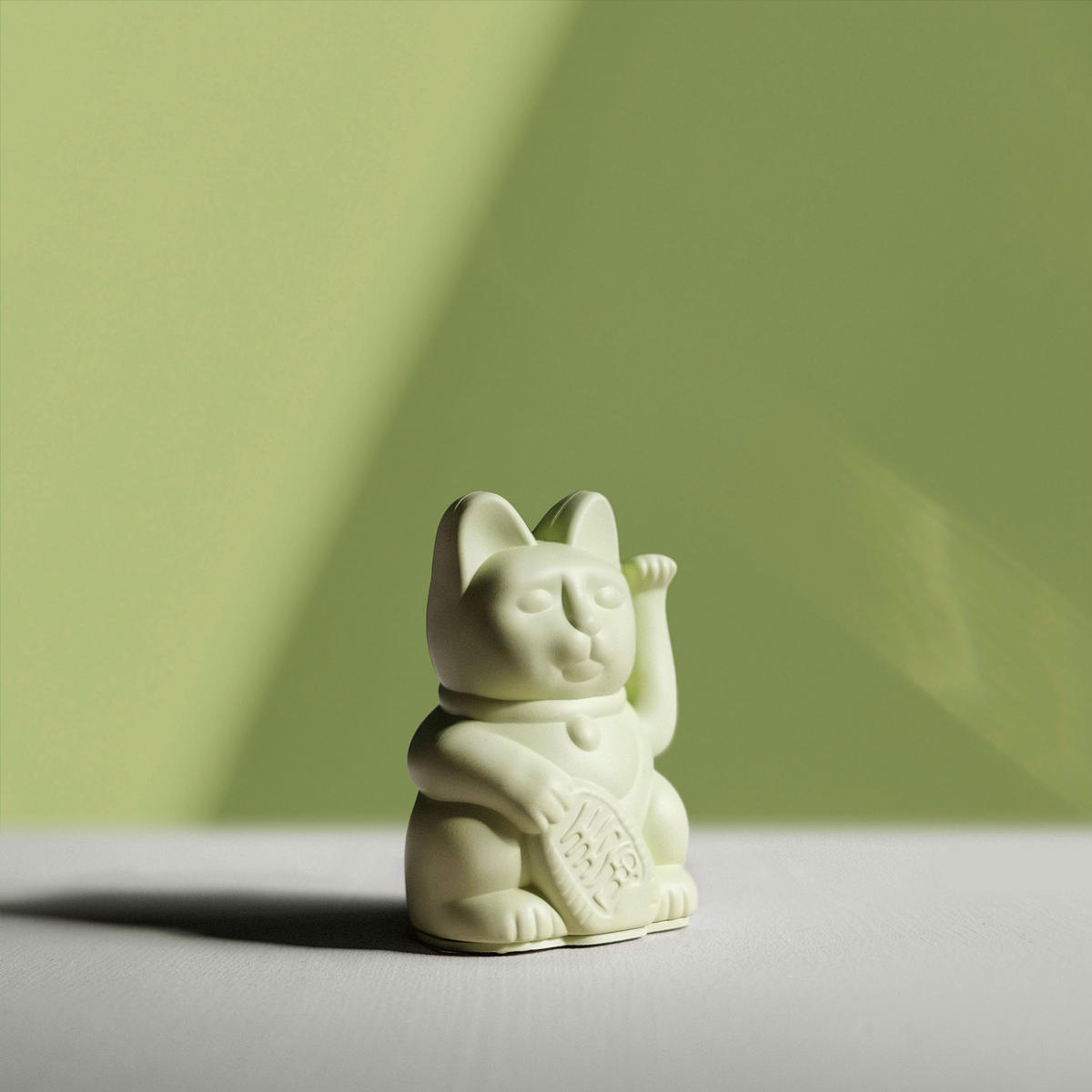 WINKEKATZE Lucky Cat Mini Maneki Neko, Kunststoff, Light Green, 9.8 cm - Grün, Kunststoff (5.2/9.8/6.7cm) - Donkey Products