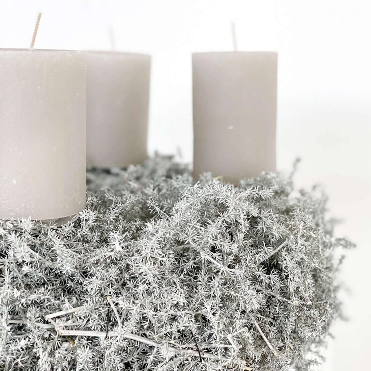 TROCKENBLUMEN Silberglanz Adventskranz aus Spargelkraut in Silber - (H)30 cm - Silberfarben, Naturmaterialien (1cm) - Lykke & You