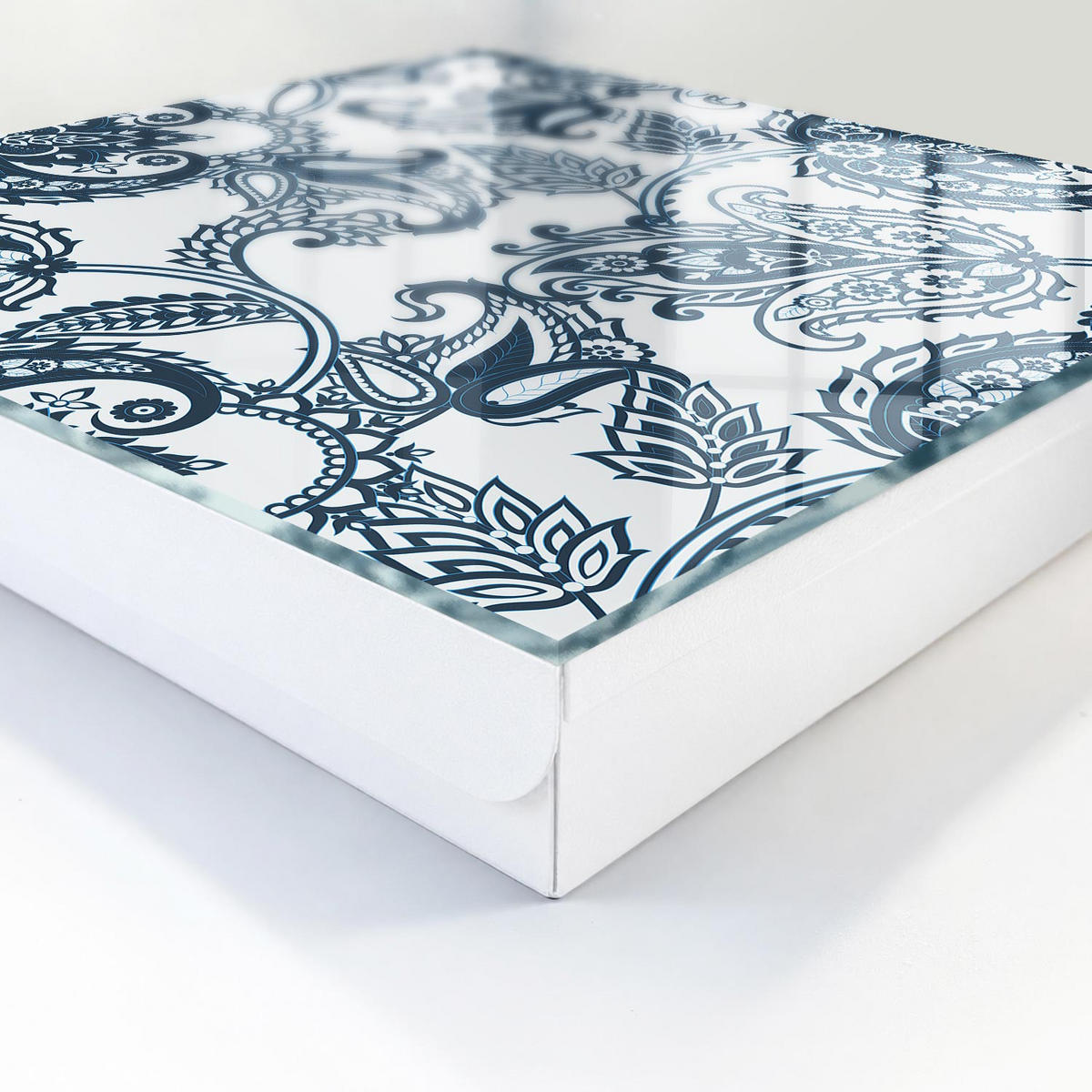 SCHLÜSSELBOX Weiß 30x30 cm – Türöffnung nach rechts - Elegante Ornamente - Grau, Metall (30/30/5cm) - TULUP