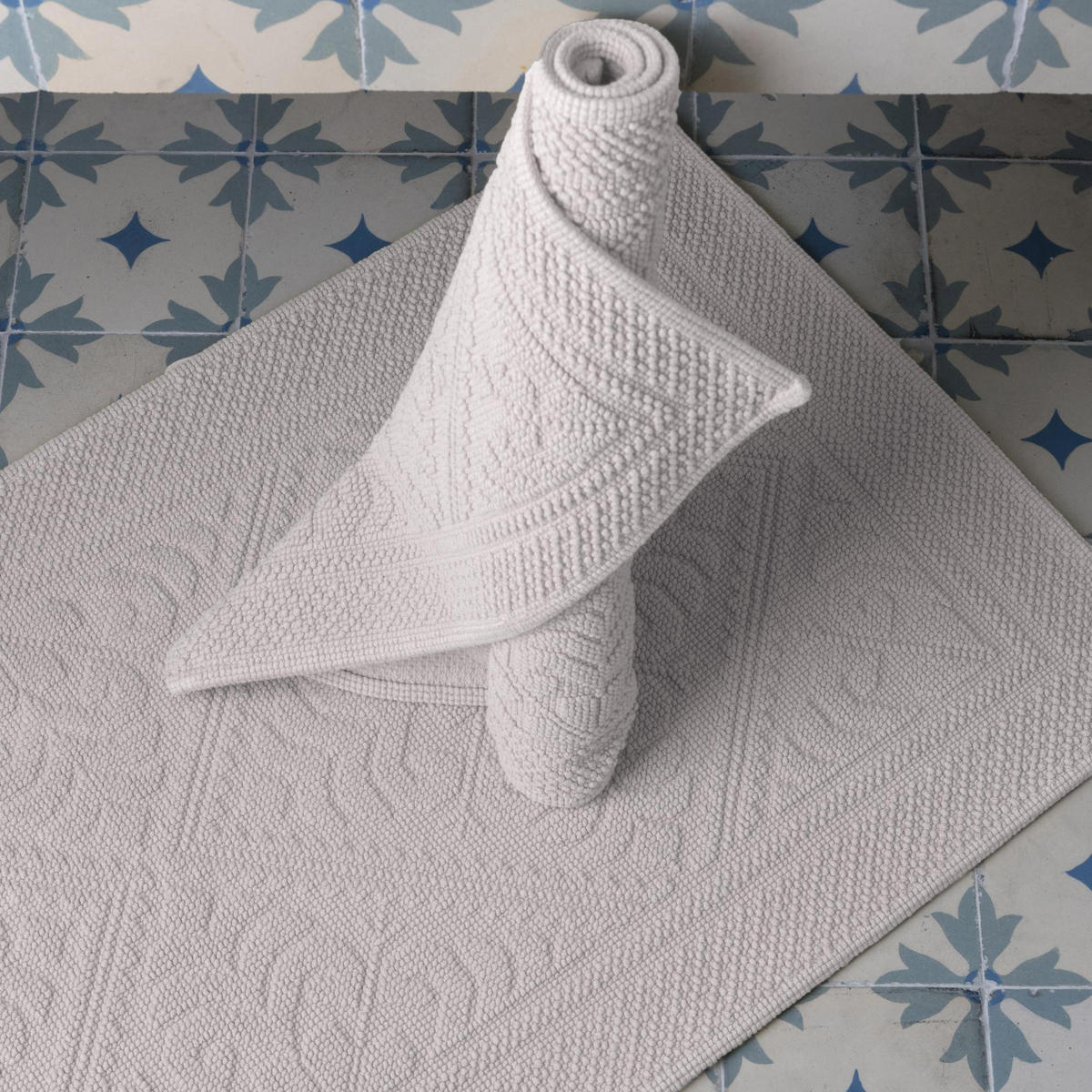 BADEMATTE Enzo zementgrau 54 x 64 cm - Silberfarben, Textil (54/64cm) - Vivaraise