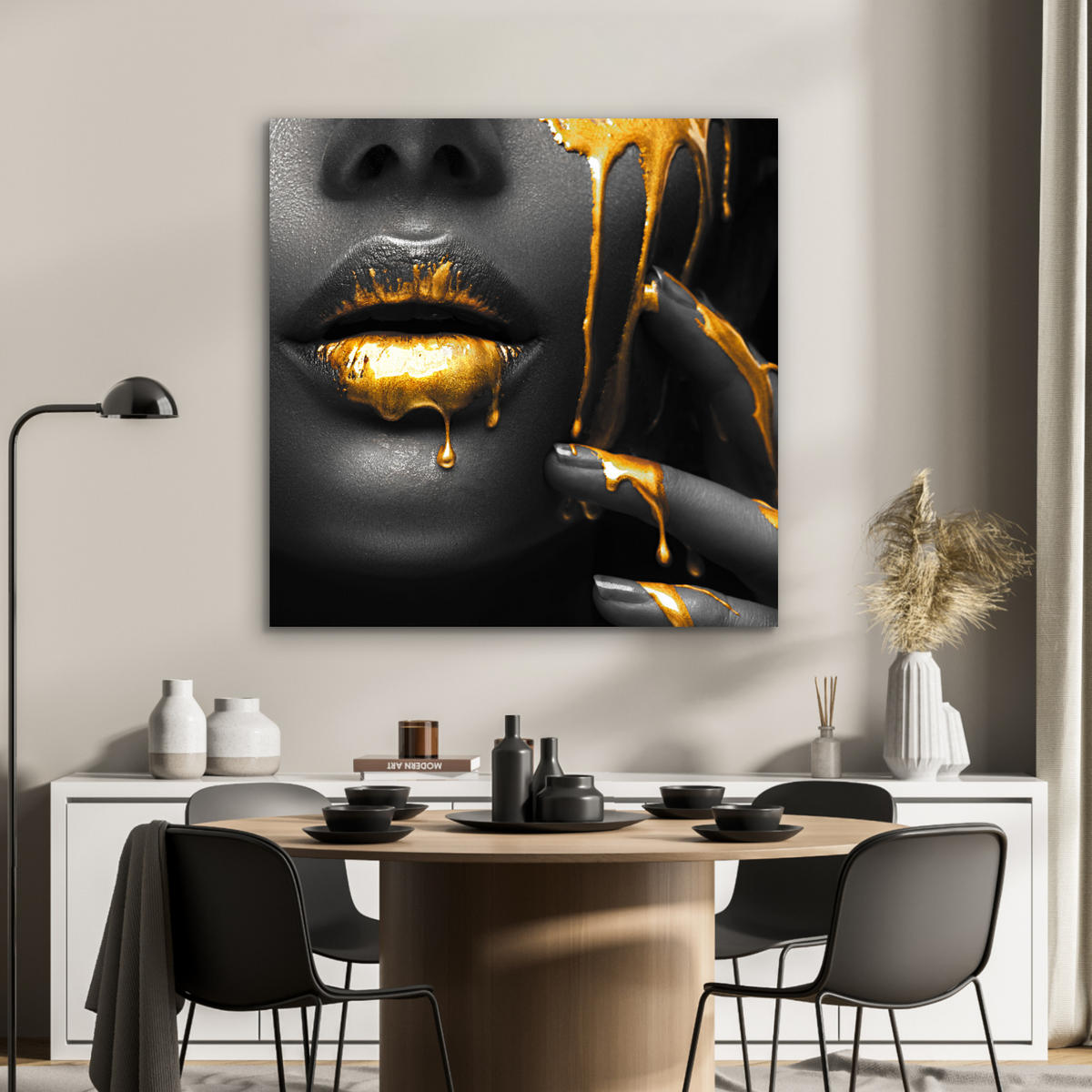 KOVOVÝ OBRAZ Žena - čierna - zlatá - tvár - pery 90x90 cm - zlatá, kov (90/90cm) - MuchoWow