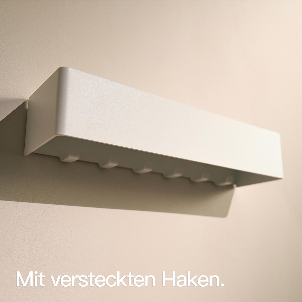SCHLÜSSELBRETT MIT ABLAGE - Weiß, Metall (28/5.5/7.5cm) - Designfabrik Hamburg