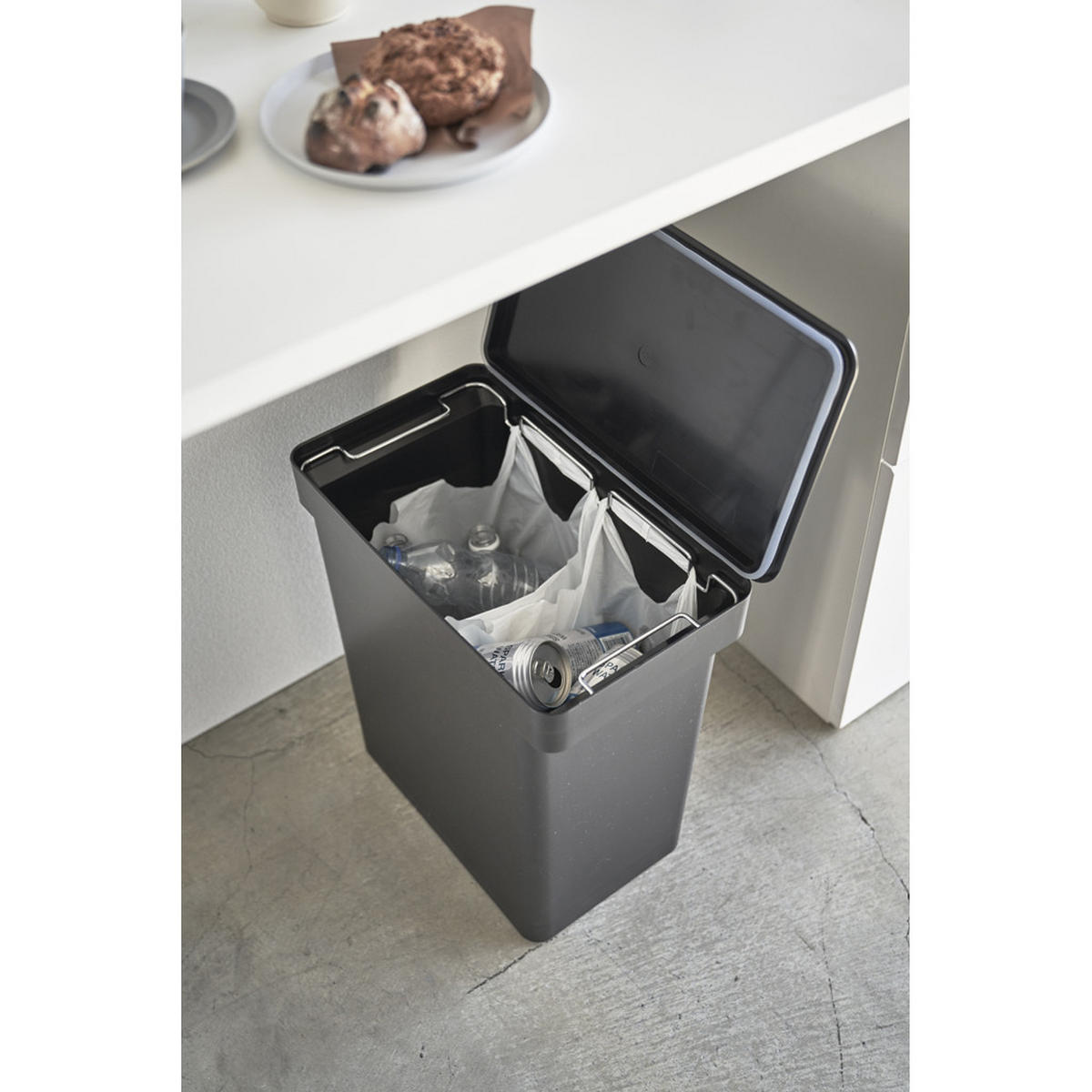 ABFALLEIMER Tower 5428 42,5/41/24 cm - Schwarz, Kunststoff (41/42.5/24cm) - Yamazaki