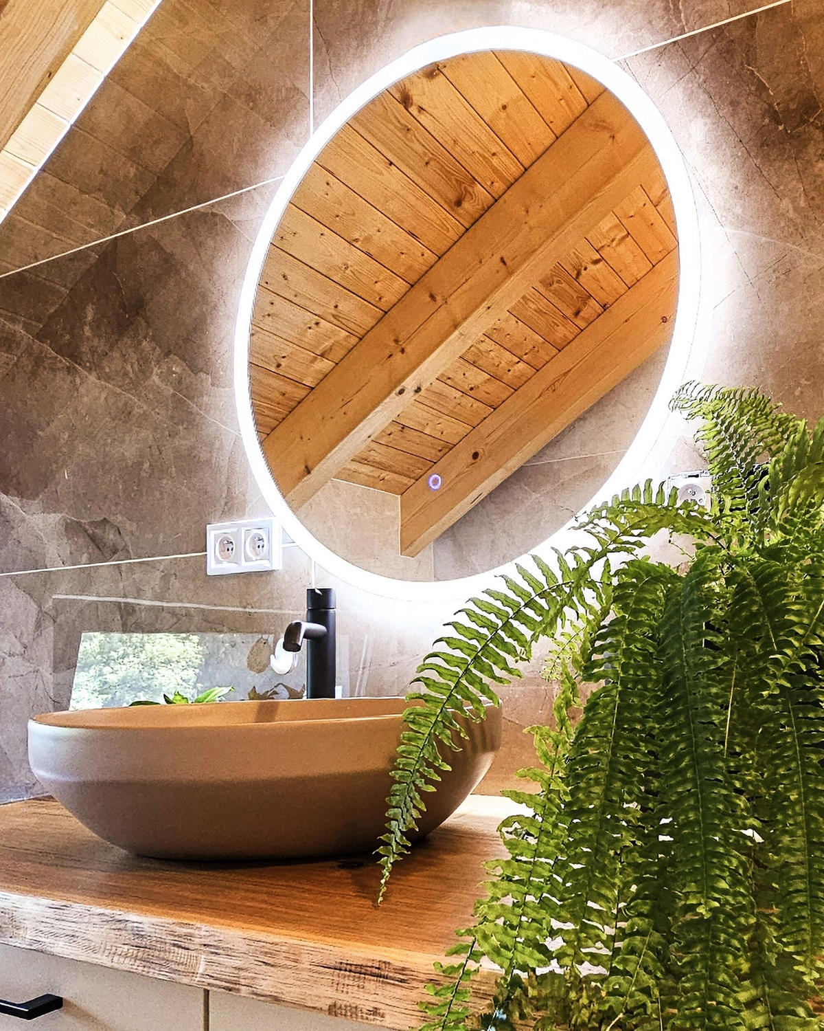 OGLINDĂ DE BAIE cu iluminare LED rotundă 79 cm Deauville - argintiu, sticlă (79/79/4cm) - Beliani