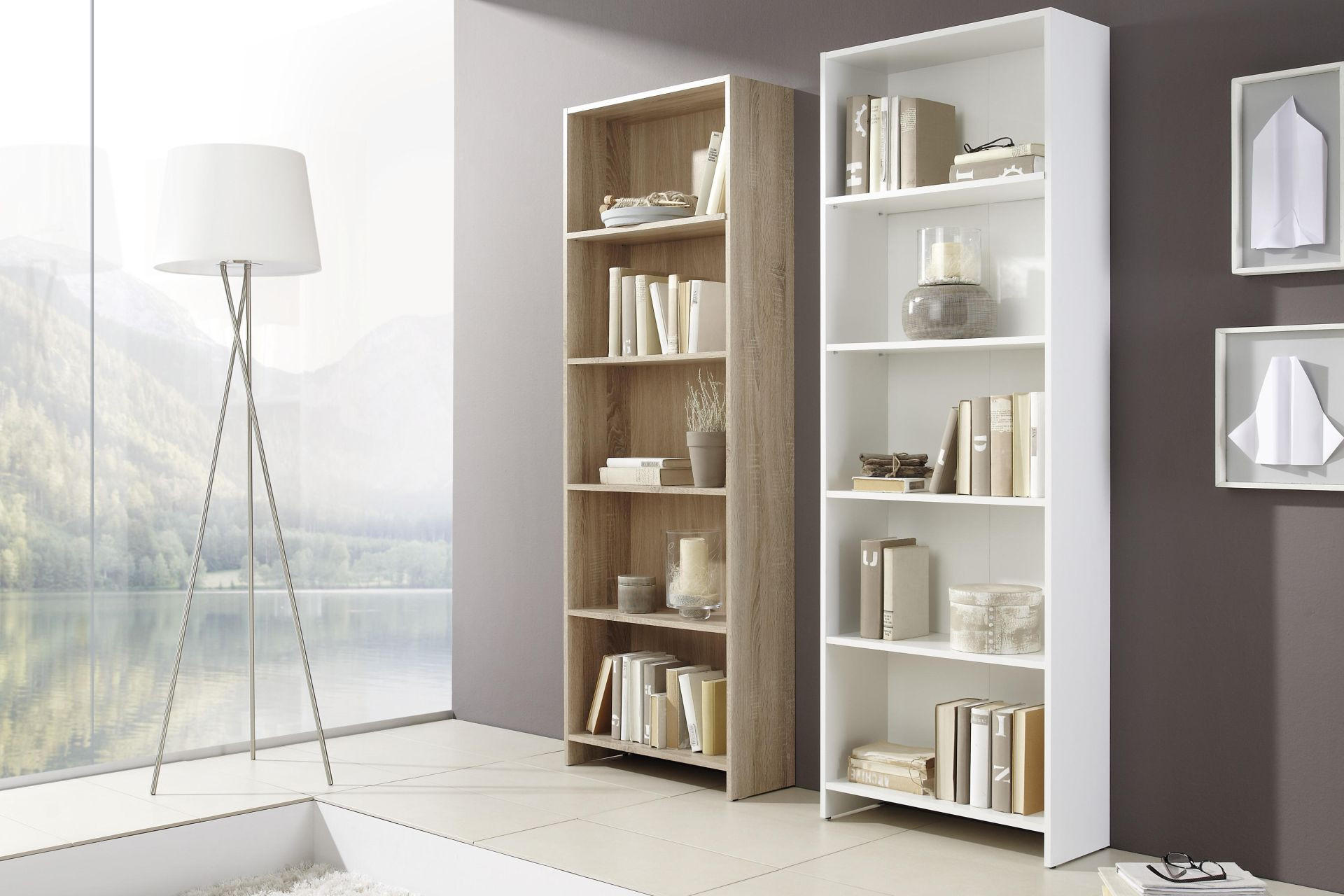 Bílý a dřevodekorový vysoký regál