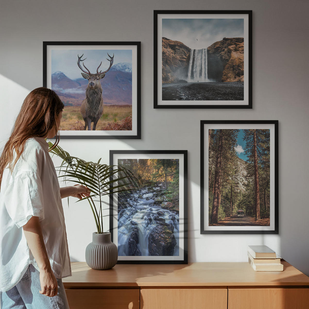 BILDER SET 4er Set - 50x50 cm & 40x60 cm Schwarzer Rahmen - Wasserfall Wald Berge Hirsch Natur - Schwarz, Kunststoff (50/50cm) - TULUP