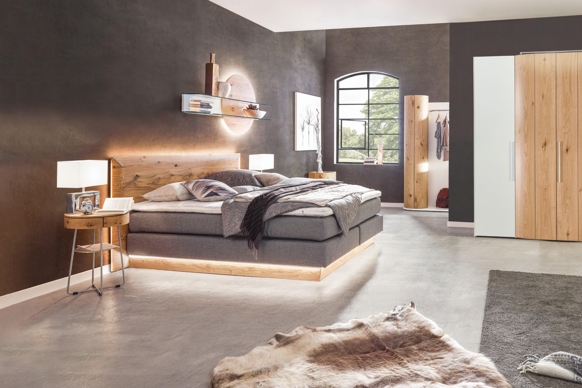 Boxspringbett mit Kopfteilbeleuchtung