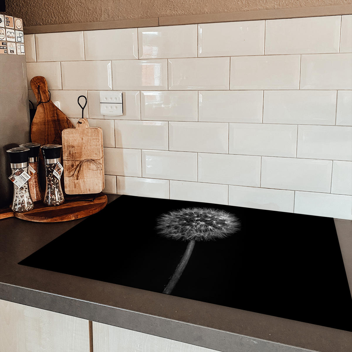 HERDABDECKPLATTE Löwenzahn - Schwarz - Floral - Botanisch Induktionsmatte 77x51 cm - Grau, Kunststoff (77/51/0.2cm) - MuchoWow