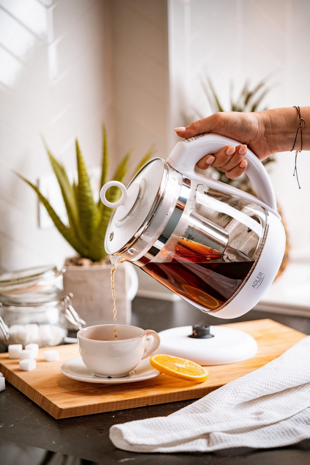 ADLER AD1299 Glas Wasserkocher 1,5L 2200W – Elektrischer Teekocher mit Temperaturwahl 60–100°C, LED Innenbeleuchtung, Edelstahl & Glas, BPA-frei - Transparent/Weiß, Glas/Kunststoff (21/24/16cm) - Adler