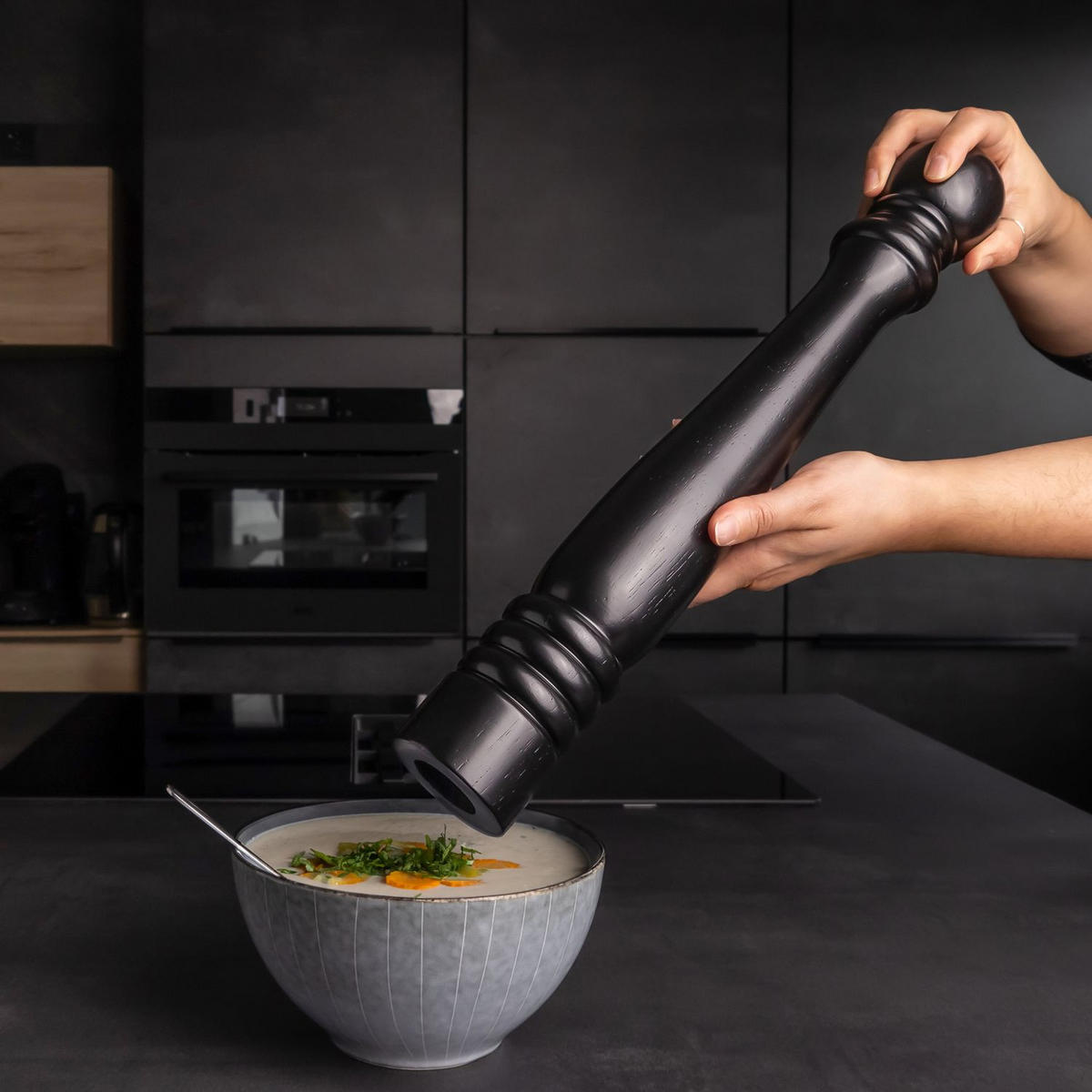 PFEFFERMÜHLE Keramik Mahlwerk aus Holz 50 cm Höhe - Schwarz, Holz (7.5/50/7.5cm) - Intirilife