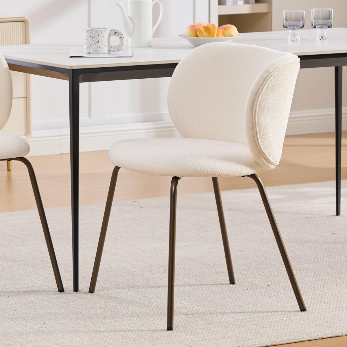 ESSZIMMERSTUHL mit gebogener Rückenlehne Chenille Creme Metallbeine - Beige, Metall (46.5/80/52cm) - Meubliv