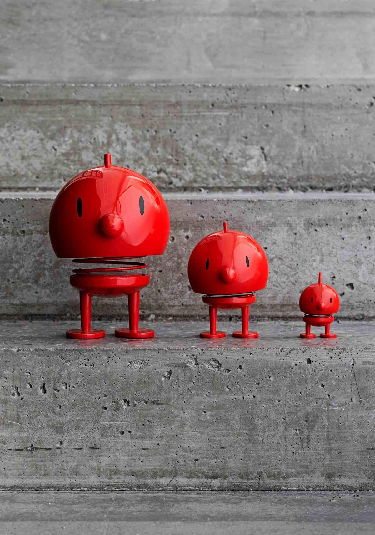 DEKOFIGUR Bumble M rot 10,7 cm - Rot, Kunststoff (8.5/10.7/7.4cm) - Hoptimist
