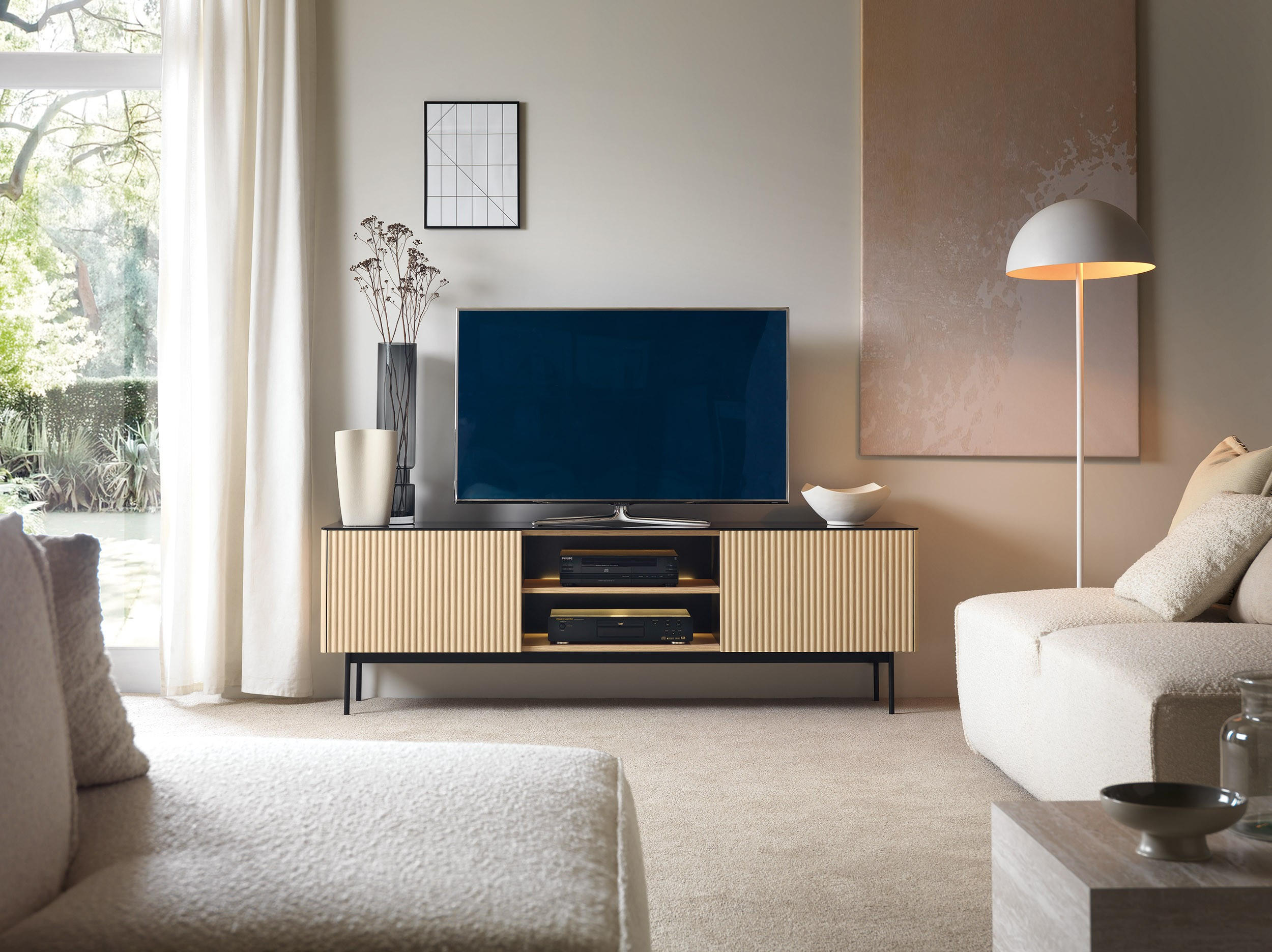 RTV-SCHRANK Rita Vincenza Eiche, zweitürige TV-Tisch mit LED beleuchtung - Eichefarben/Schwarz, Holzwerkstoff (180/57/39cm) - Bettso