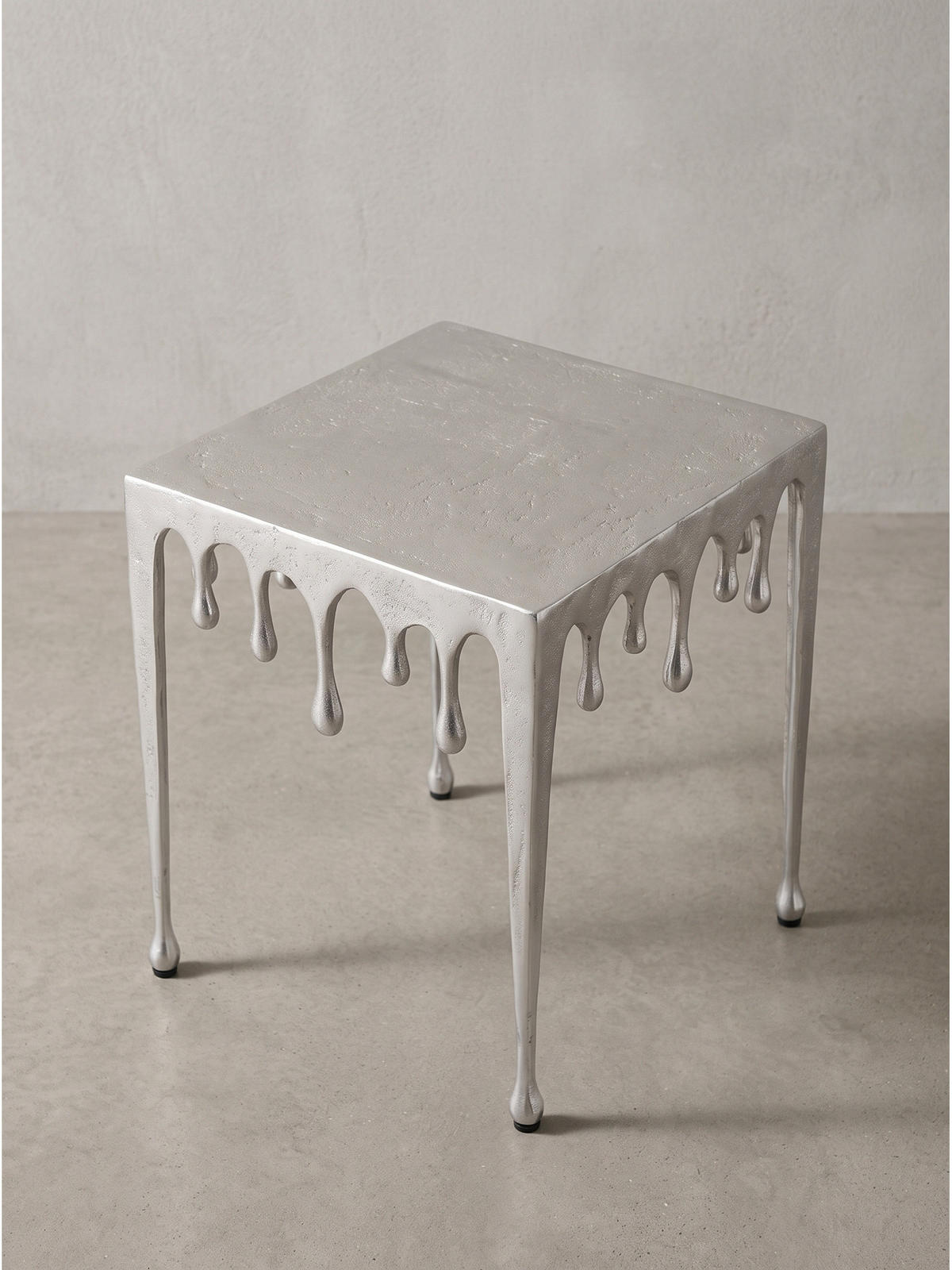 BEISTELLTISCH GARD, Aluminium, handgefertigt, Silber, 45,5 x 45,5 x 51 cm - Silberfarben, Metall (45.5/45.5/51cm) - KADIMA DESIGN