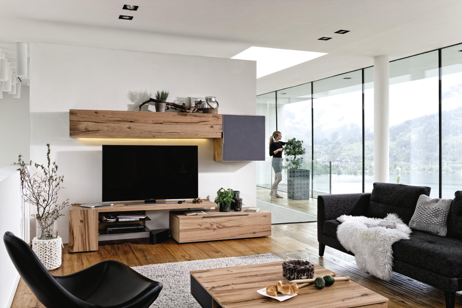 Wohnzimmer mit Holzwohnwand