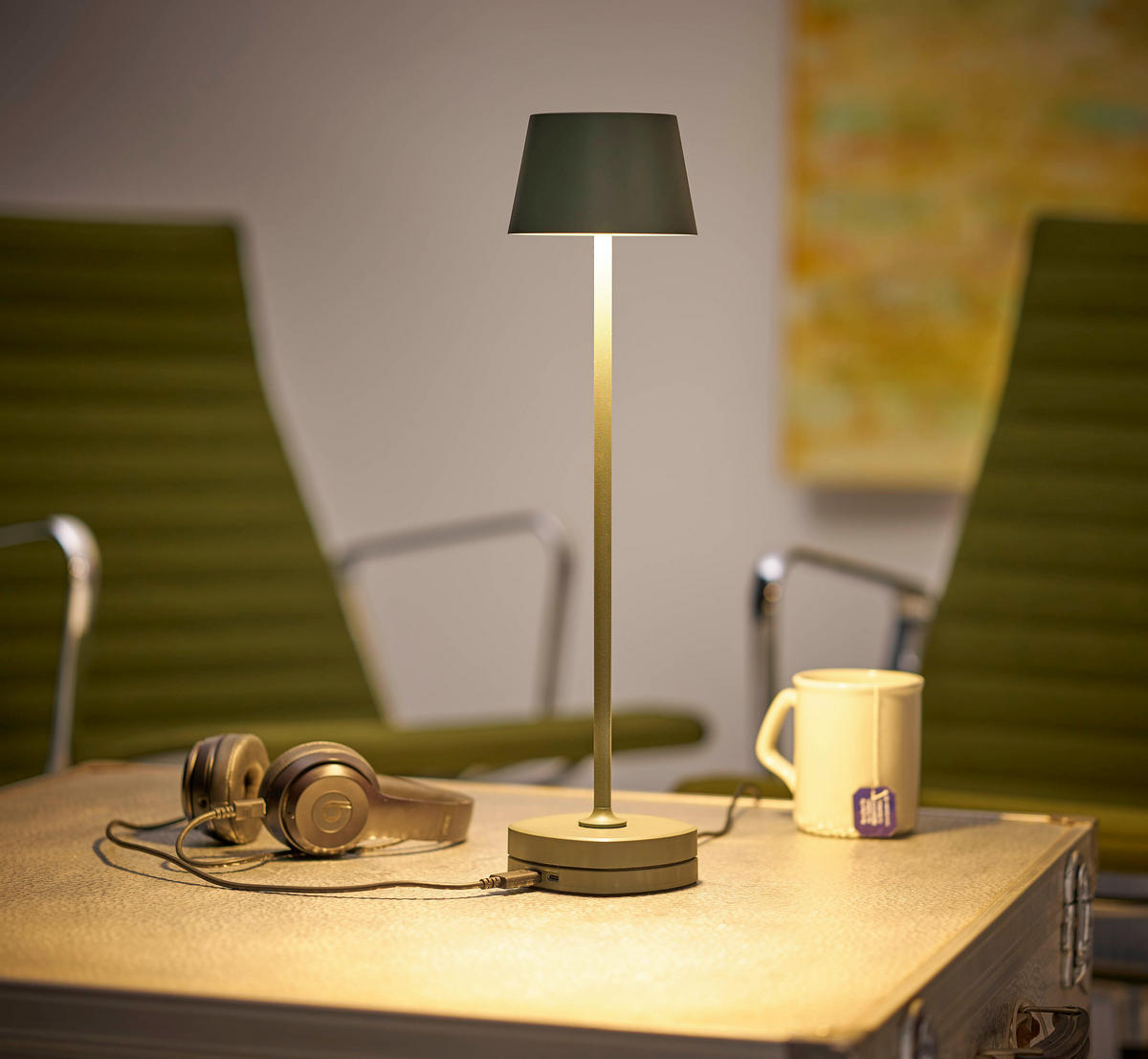 LED-AKKU Tischlampe mit Ladestation Ø 11 x 45 cm stufenlos dimmbar für Innen und Außen olivegrün - Olivgrün, Metall (11/11/45cm) - Northpoint