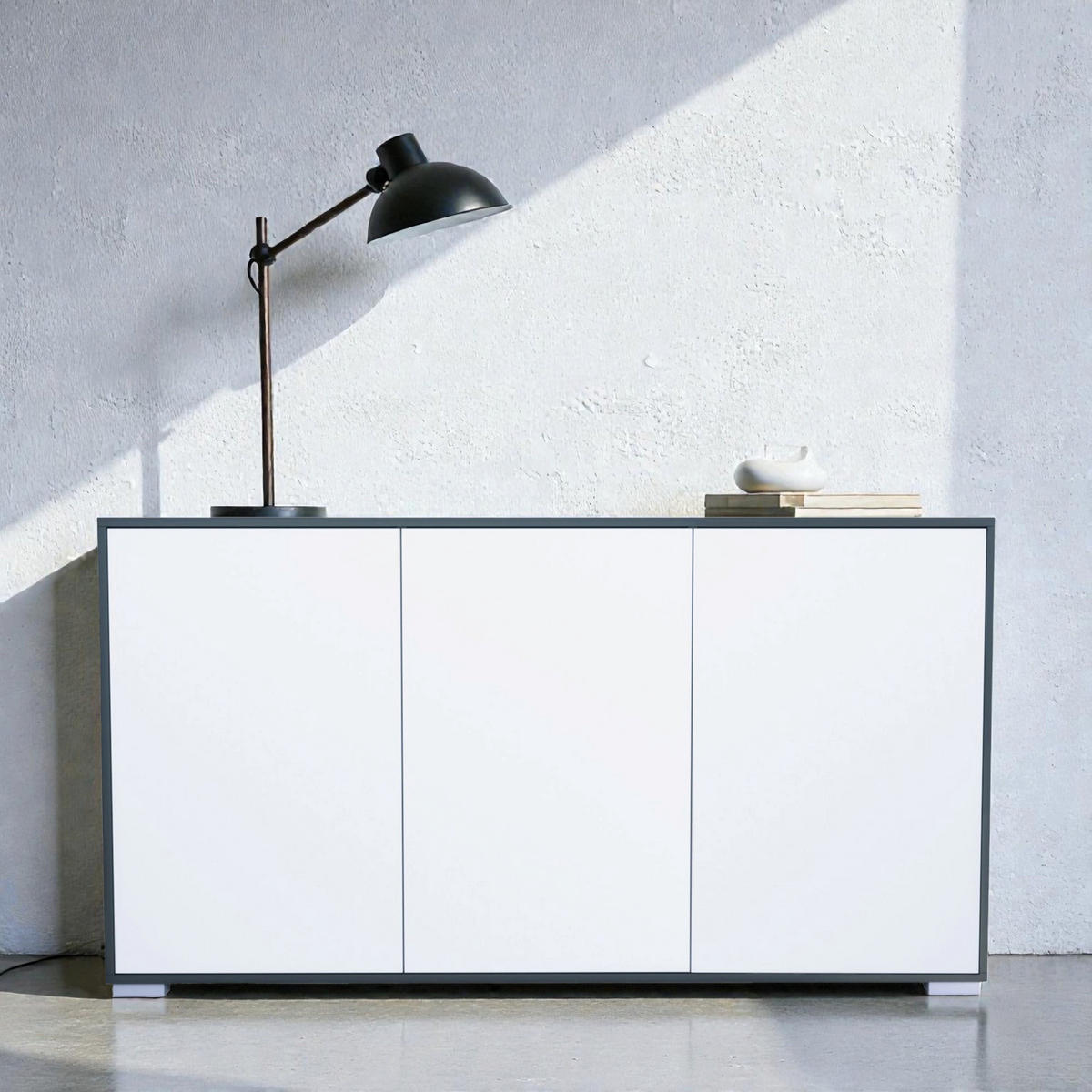 SIDEBOARD Elena, Kommode mit Push-to-Open, Made in Germany, Moderner Schrank, Anthrazit matt/Weiß matt (152,5 x 83 x 37 cm) - Weiß, Holzwerkstoff (152.5/83/37cm) - InnoFurn