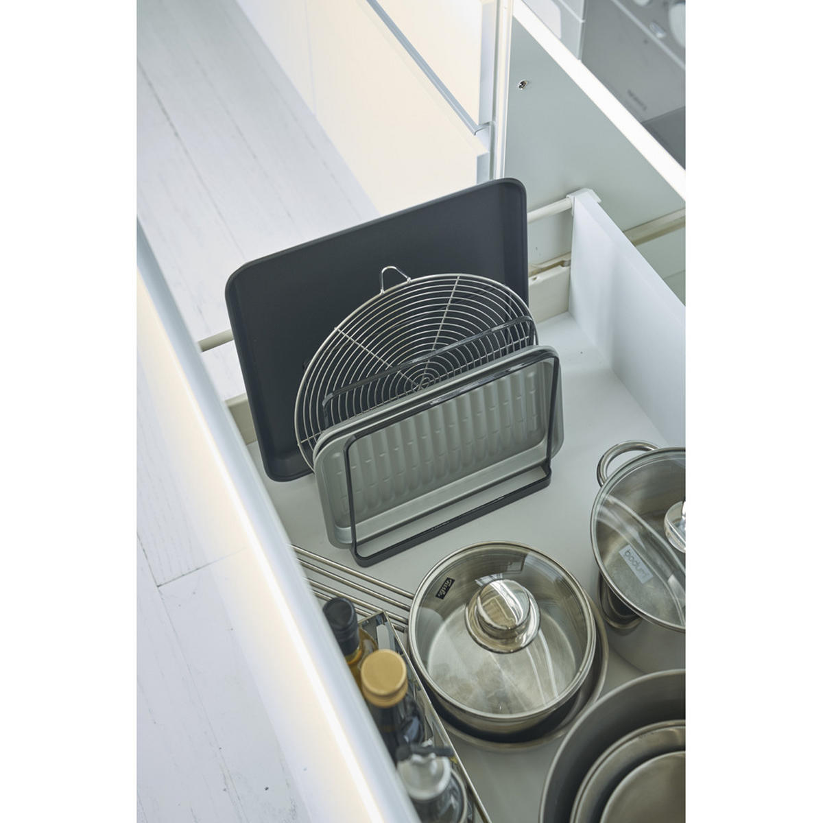 TABLETT-ORGANIZER Tower 5053 Schwarz Metall 19.5/16/19.5 cm - Schwarz, Metall (16/19.5/19.5cm) - Yamazaki