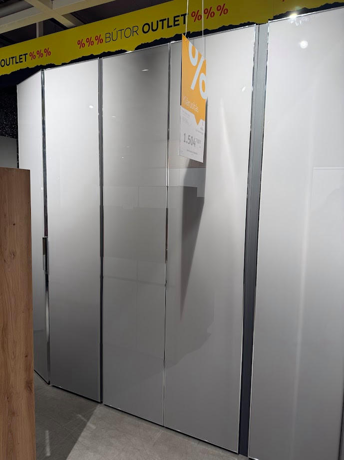 CSUKLÓAJTÓS SZEKRÉNY SALSA-BUDAÖRS OUTLET - Moderano