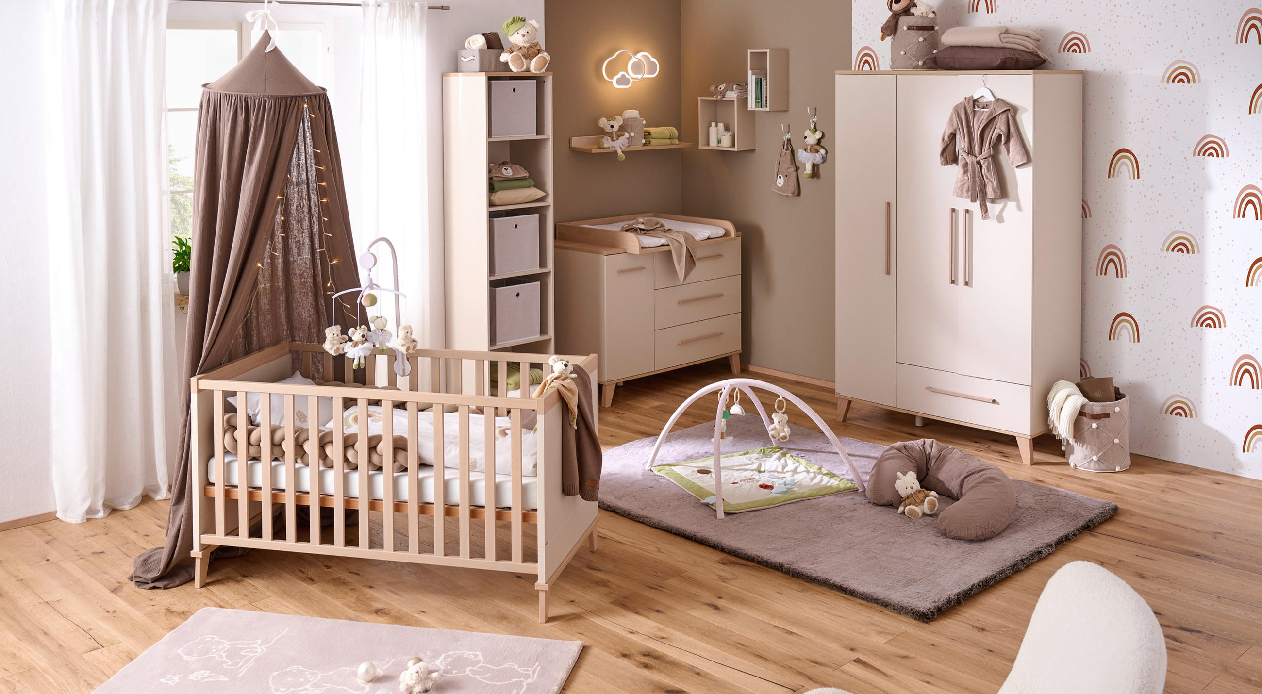 Babyzimmer in Holzfarben