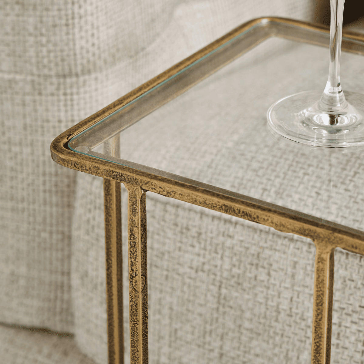 BEISTELLTISCH aus goldenem Metall und Glas L25,5 cm - ANTOINETTE - Goldfarben, Metall (25.5/25.5/55.5cm) - Signature
