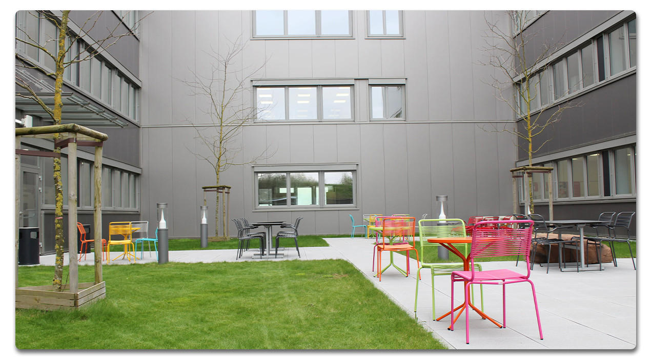 Pausenhof von XXXLutz E-Commerce Zentrale Würzburg