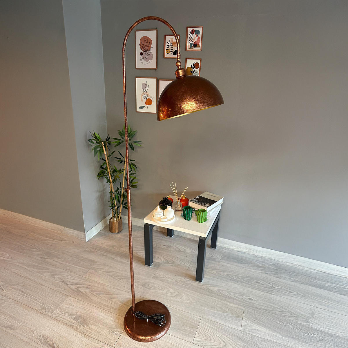 STEHLAMPE Gorkiede E27, verstellbarer Lampenschirm aus Metall - Kupferfarben, Metall (37/37/170cm) - Bamyum