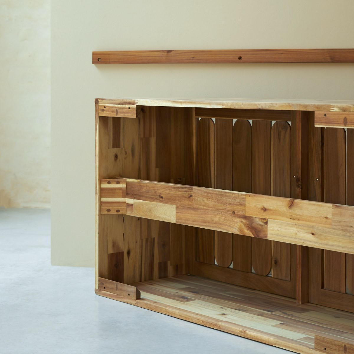 BADEZIMMERMÖBEL Lila Natur aus Akazie - Naturfarben, Holz (120/65/40cm) - Tikamoon