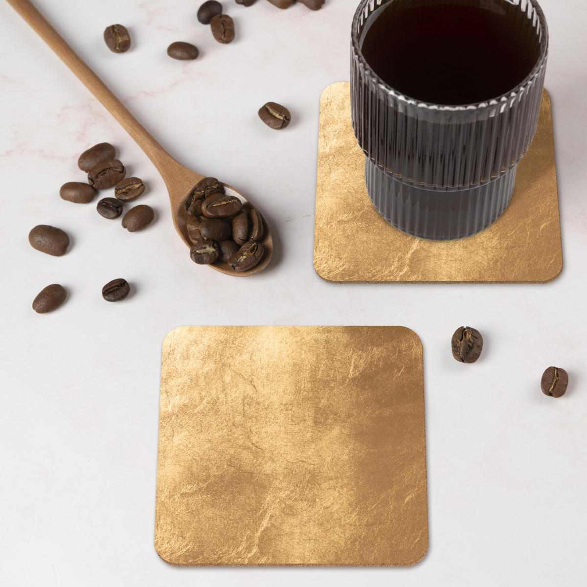 GLASUNTERSETZER 6er-Set Licht fällt auf eine goldene Wand 10x10 cm - Goldfarben, Naturmaterialien (10/0.2cm) - MuchoWow