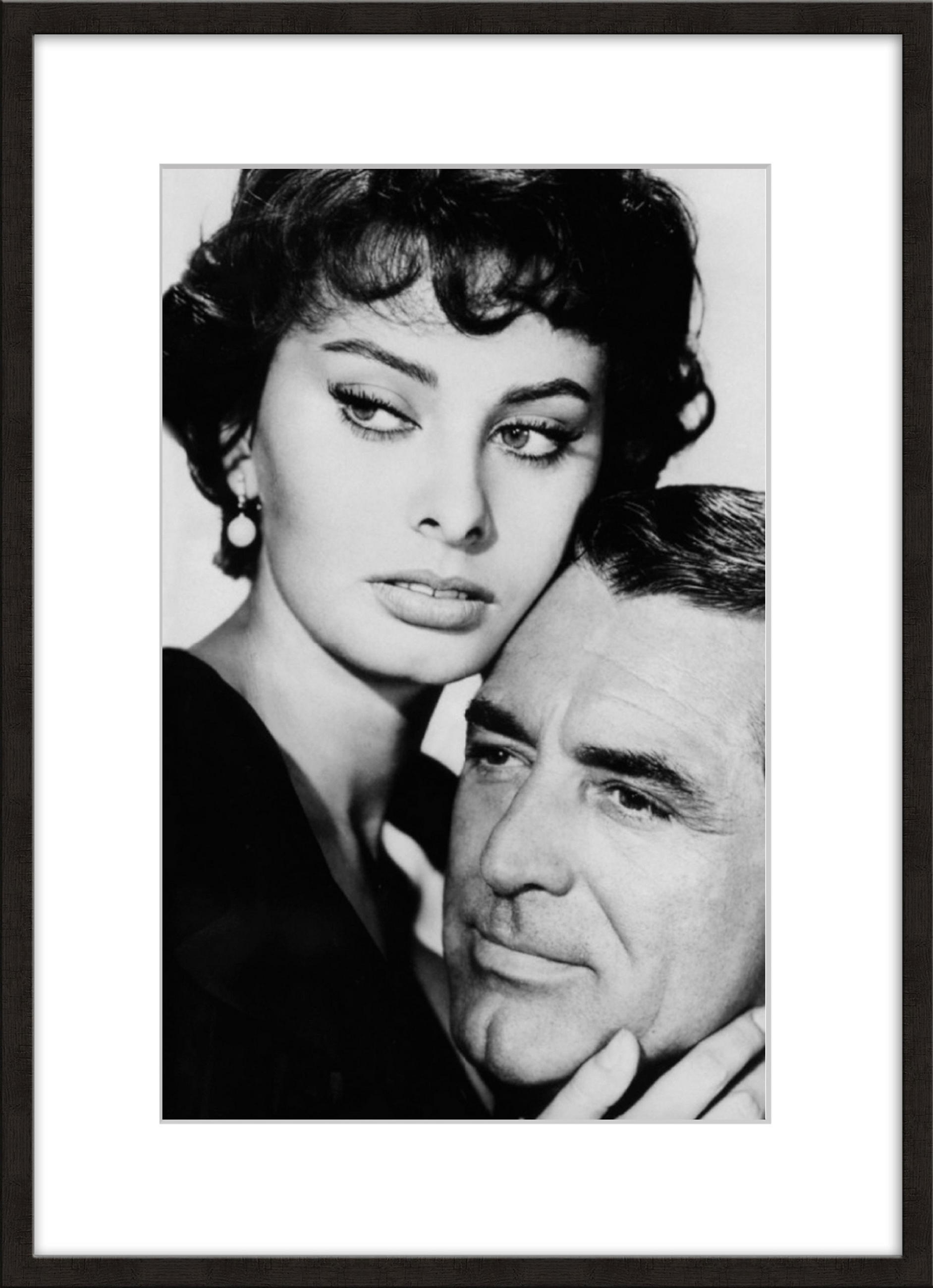 BILD mit Rahmen 51x71 cm Sophia Loren & Cary Grant Schwarz-Weiß - Weiß, Holz (51/71cm) - artissimo