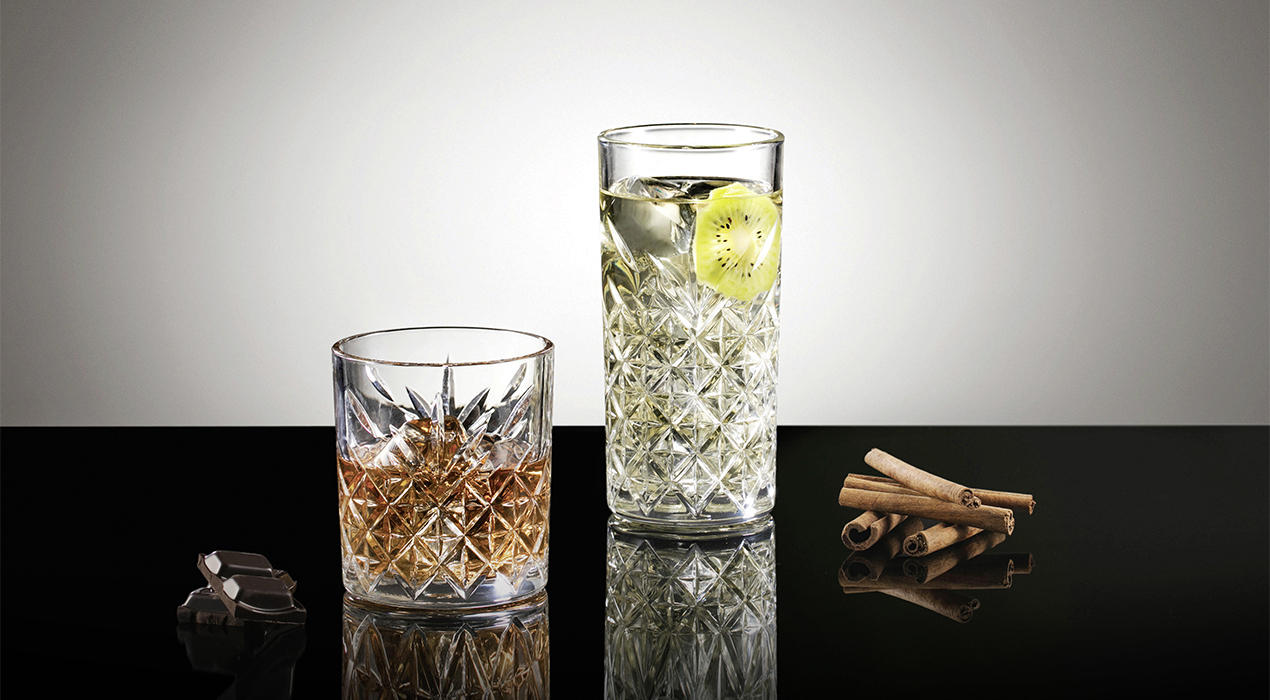Cocktailgläser und Mixgetränke