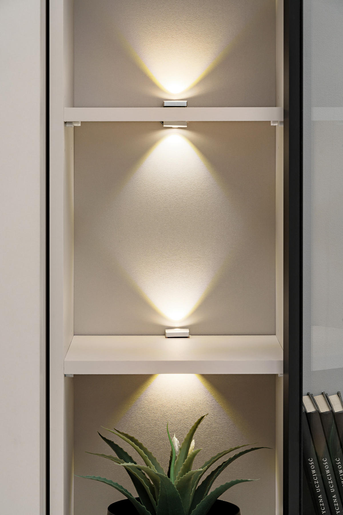 WOHNWAND Eiche, Kaschmir hängend 240 cm, Schrankwand mit Push-to-Open inklusive Beleuchtung - Kaschmir/Eichefarben, Glas/Holzwerkstoff (240/125/35cm) - Furn.Design