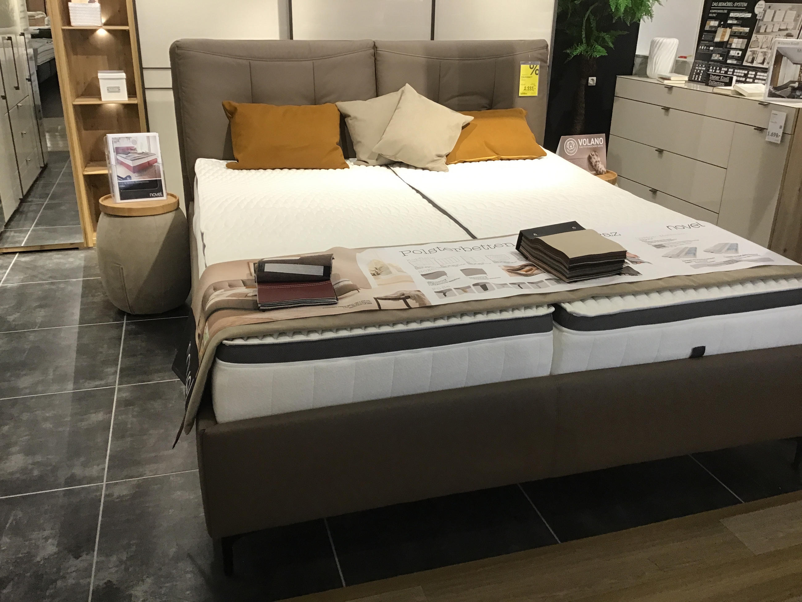 POLSTERBETT GRAZ - Novel