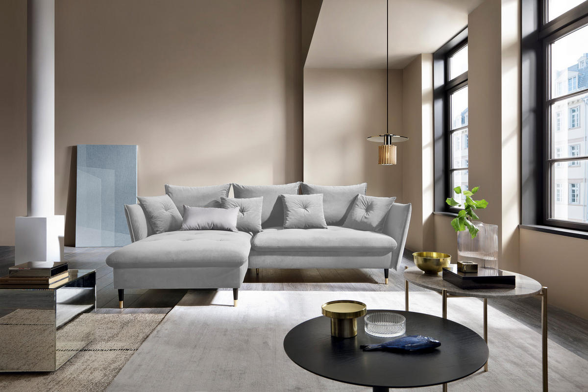 ECKSOFA GLAM mit Schlaffunktion, Ottomane & goldenen Füßen – Samtsofa im Glamour-Stil mit Zierkissen, 258x167x91cm, Linke, HELL GRAU - Hellgrau, Holz/Textil (167/258cm) - DomoHome