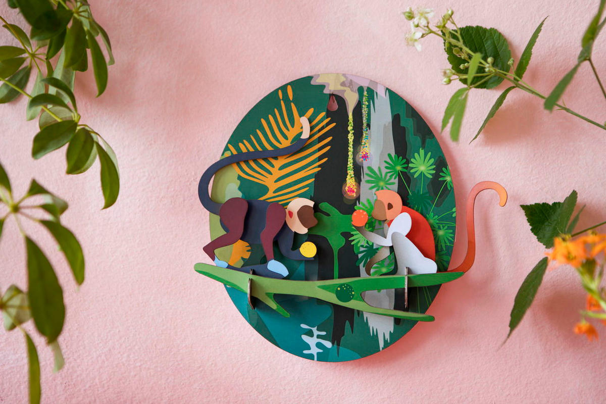 WANDDEKO Verspielter Affe 24/5 cm - Grün, Wellpappe (24/5/23cm) - KUNSTLOFT