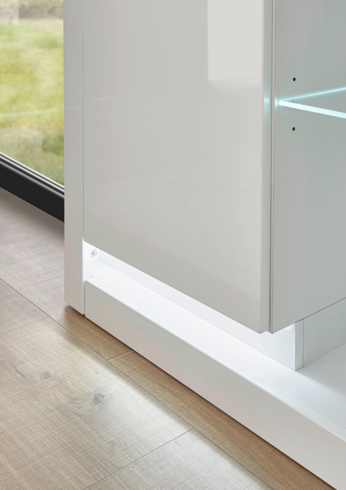 HIGHBOARD weiß Hochglanz 141 cm, Vitrine mit 11 Fächern - Weiß Hochglanz/Silberfarben, Glas/Holzwerkstoff (141/139/37cm) - Furn.Design