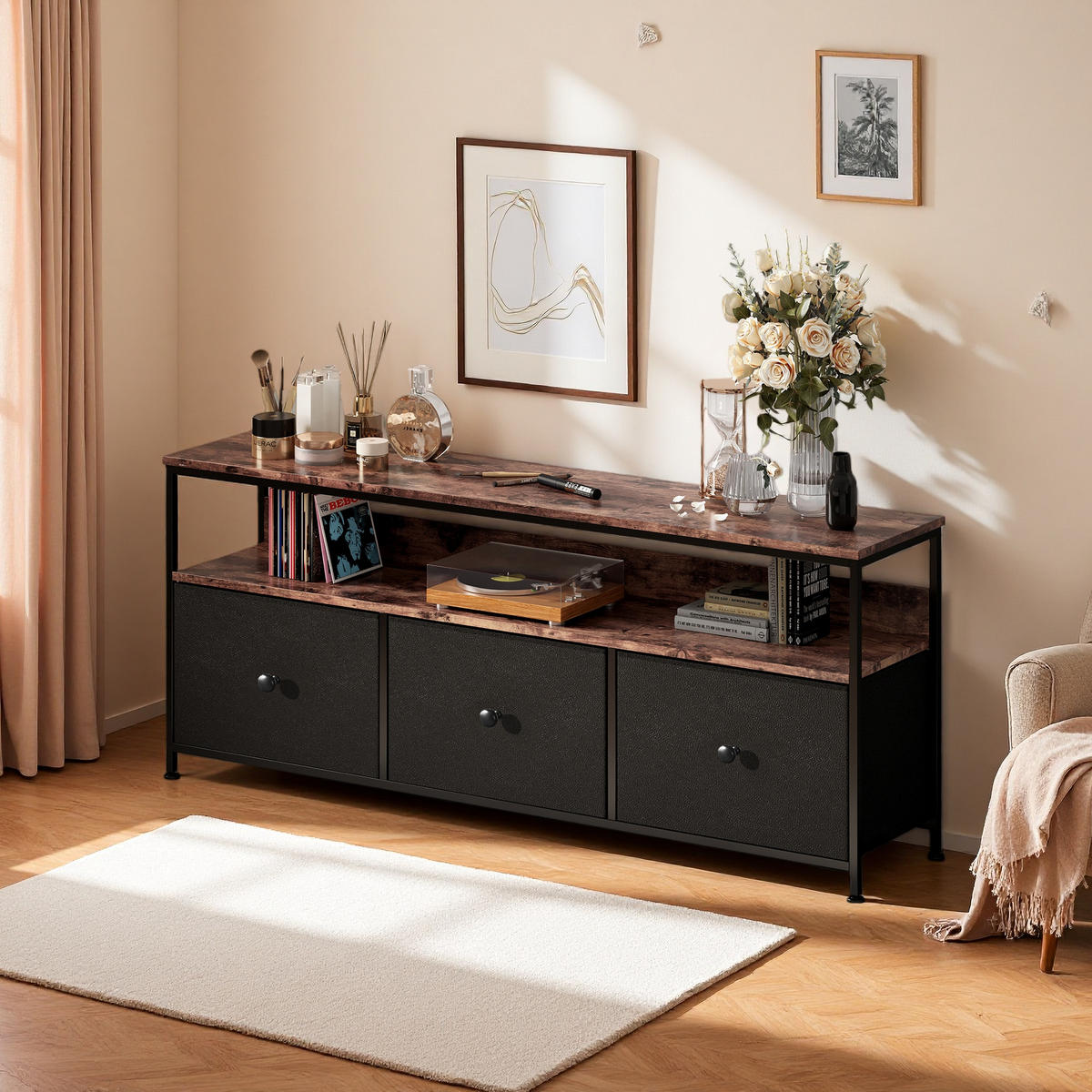 LOWBOARD, TV Schrank mit LED 137x30x57 cm, mit 3 Stoffschubladen und offenen Fächern - Schwarz, Holz (29.8/57/137cm) - WoodenAura